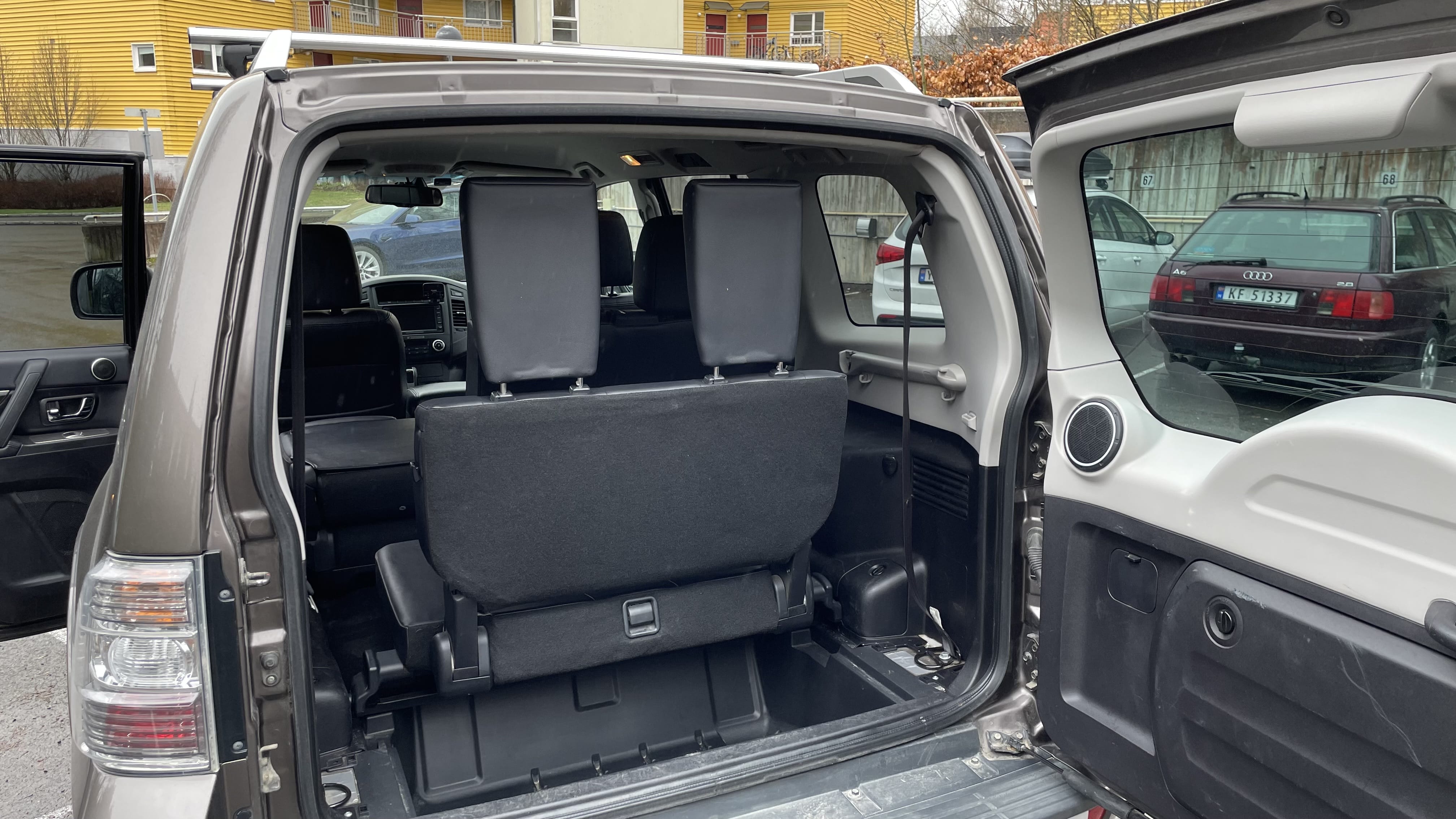 Mitsubishi Pajero 3,2D med Vinterdekk