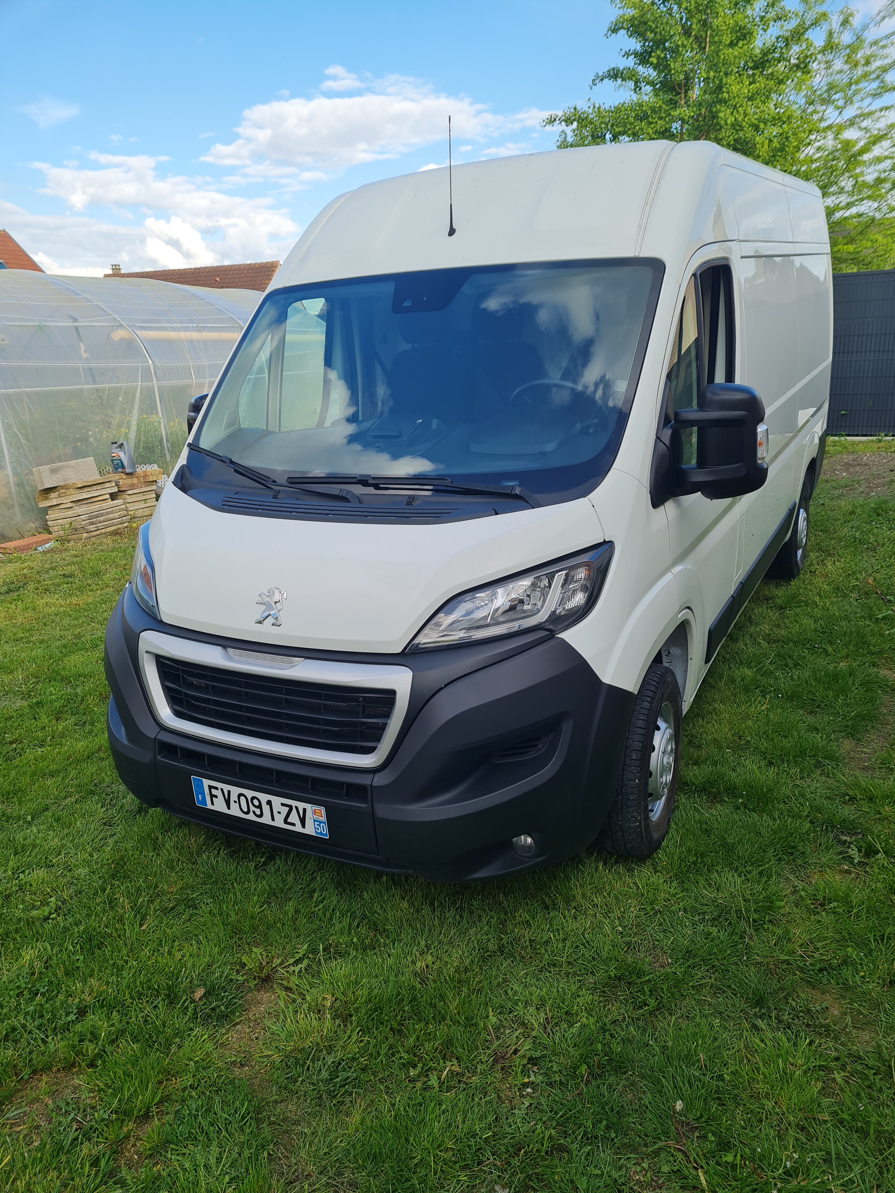 Peugeot Boxer FOURGON.  12 m³ avec Climatisation