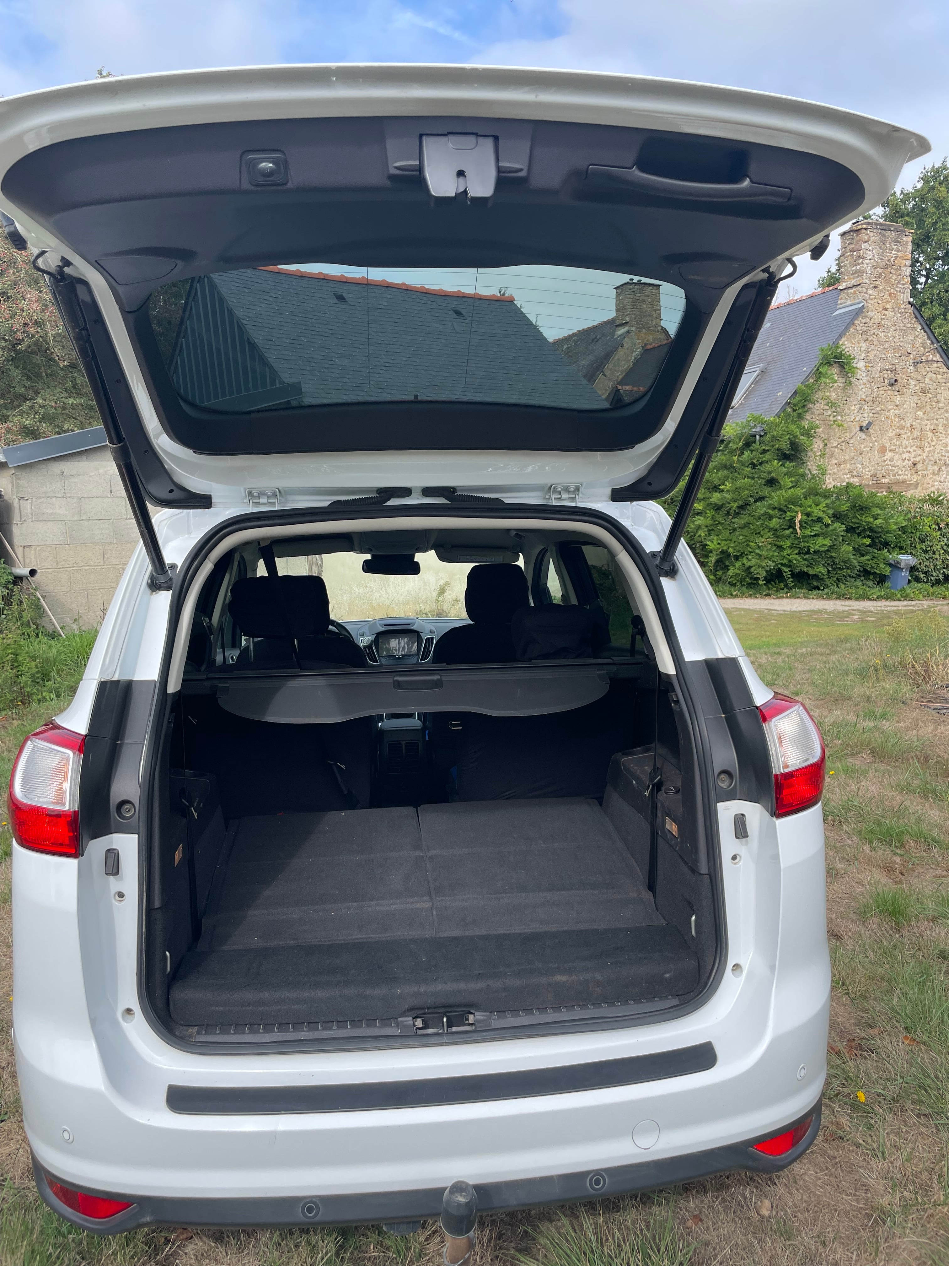 Ford Grand C-Max avec Autoradio