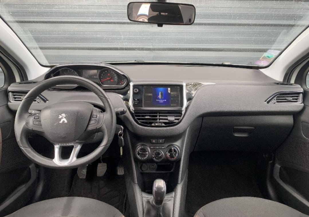 Peugeot 208 avec GPS