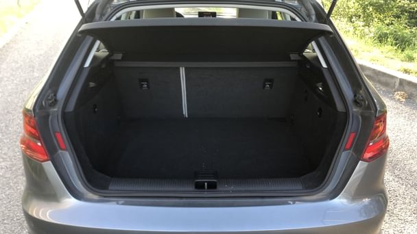 Audi A3 Sportback Louez l’Audi A3 TDI – Sportivité, Confort & Économie à Bordeaux !