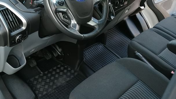 Ford Tourneo Custom 2.2 cdti 9sitzer mit Tempomat