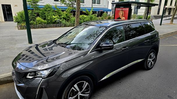 Peugeot 5008 Essence/Hybride Non recharg 7 places - Aeroport Charles de Gaulles, 2023, Essence 98 / Électrique (hybride), automatique, 7 places