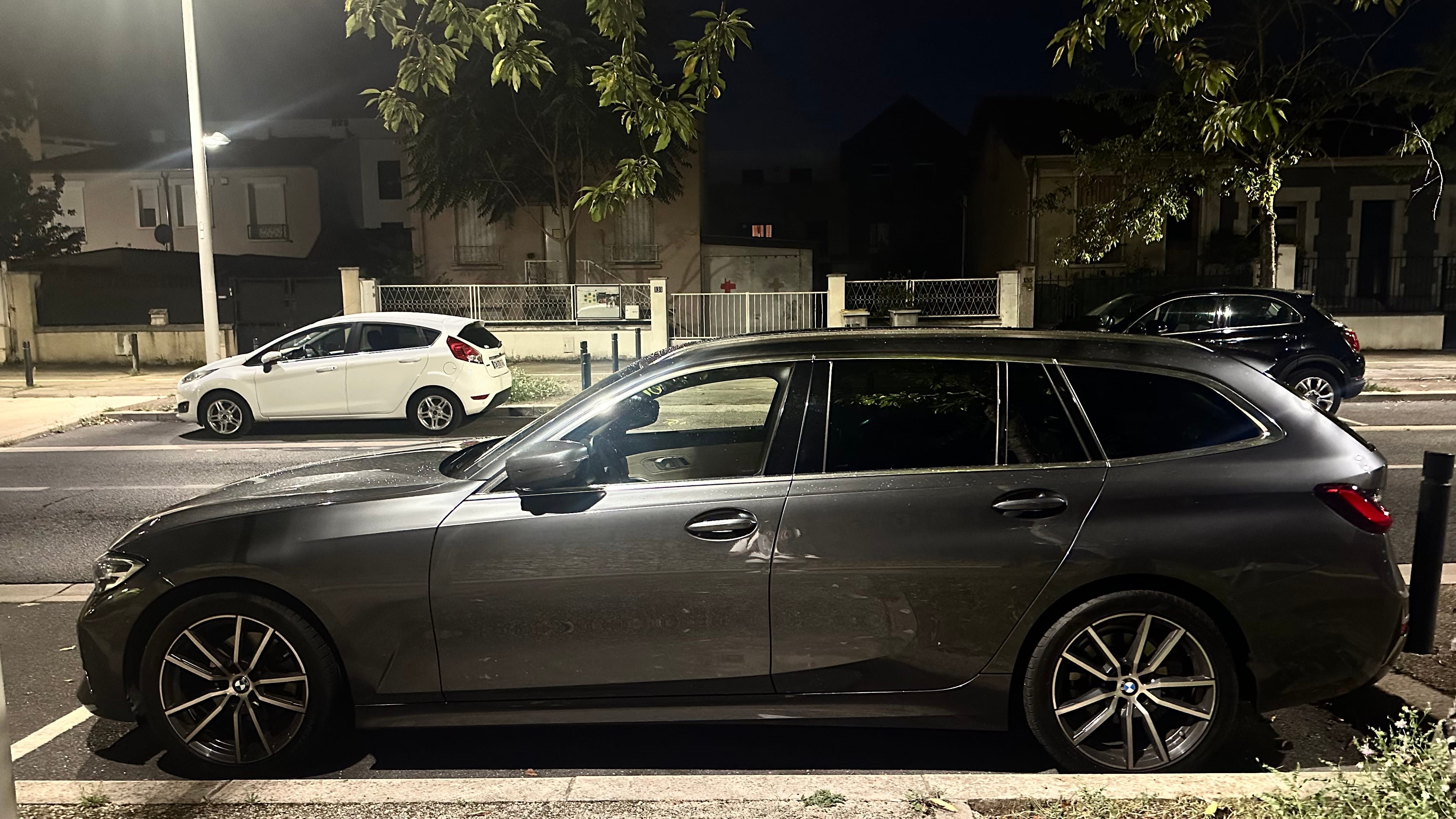 BMW Série 3 320d xDrive Luxury avec Audio Bluetooth