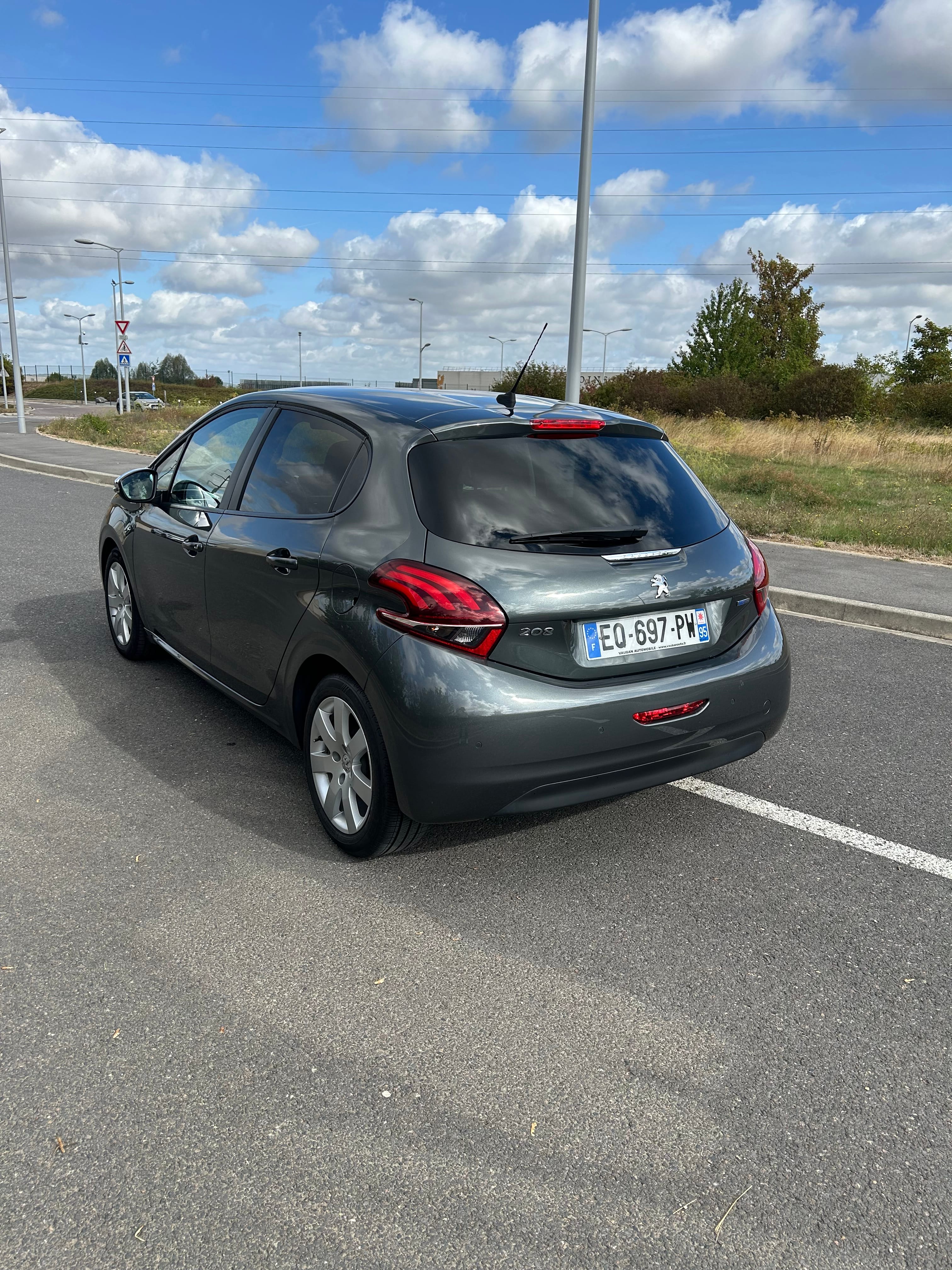 Peugeot 208 avec GPS
