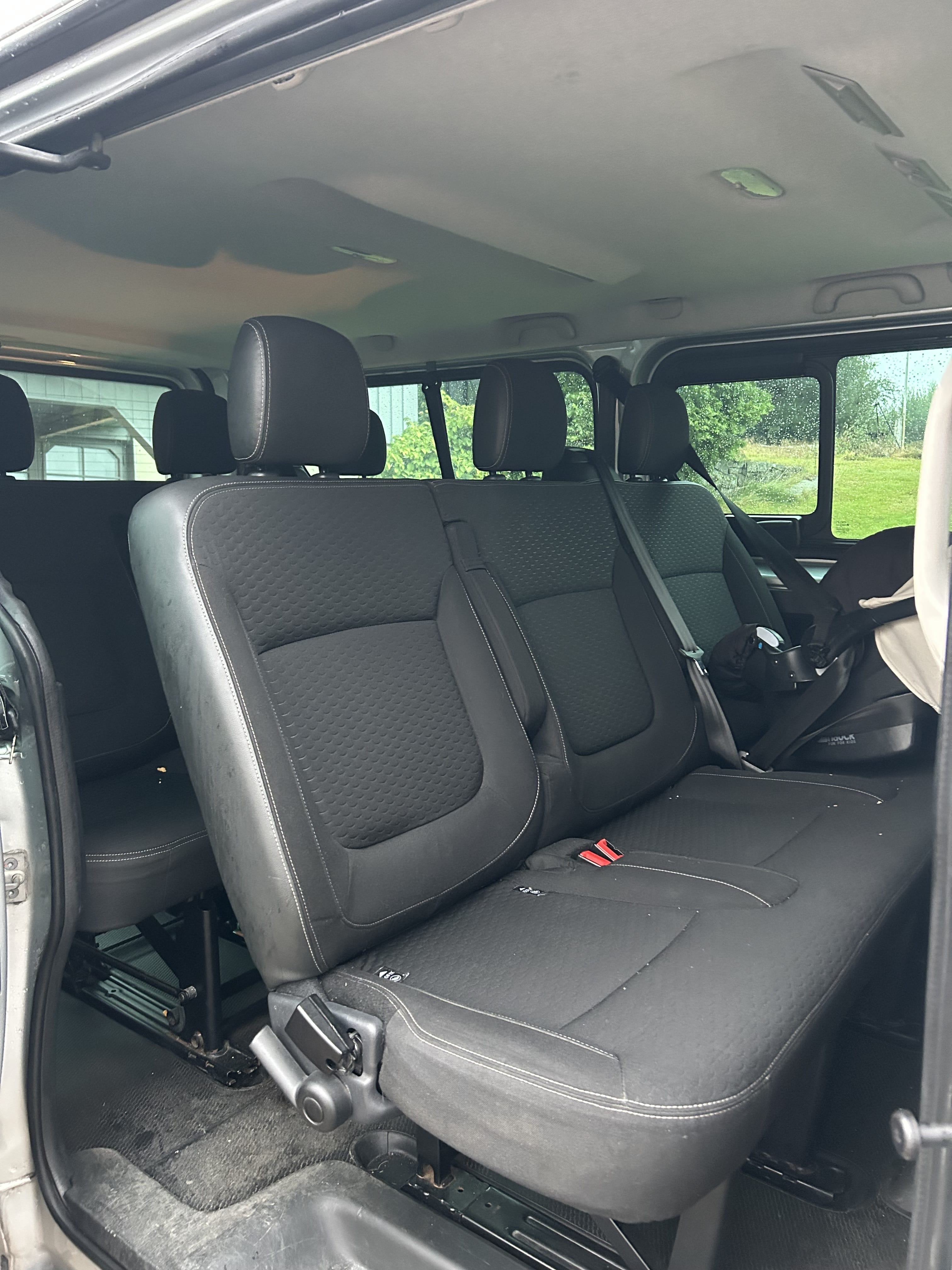 Opel Vivaro med Tilhengerfeste