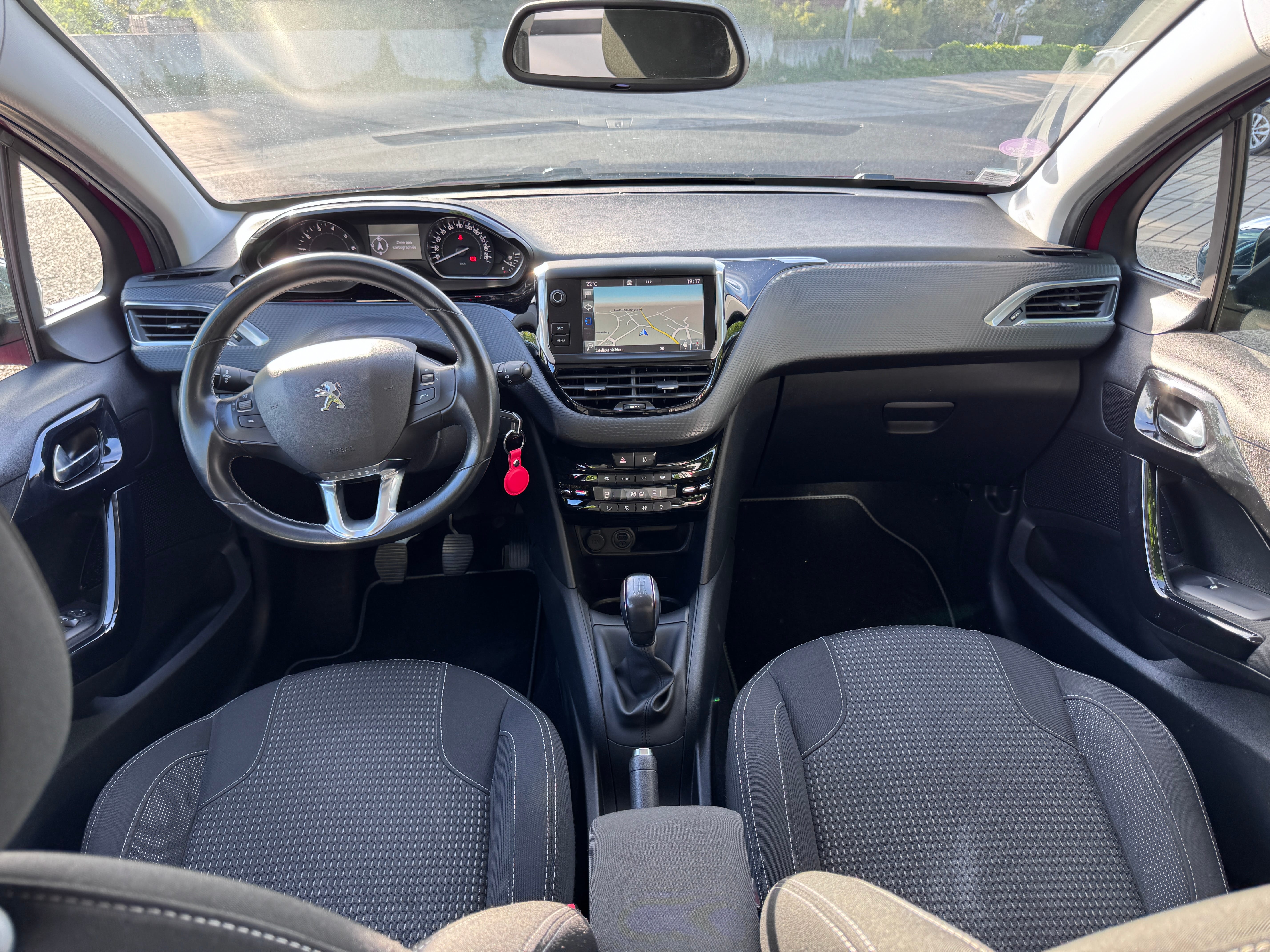 Peugeot 208 Allure 110 ch Essence avec Régulateur de vitesse