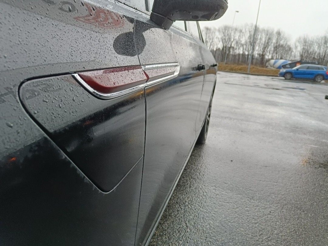 Hongqi E-HS9 med GPS