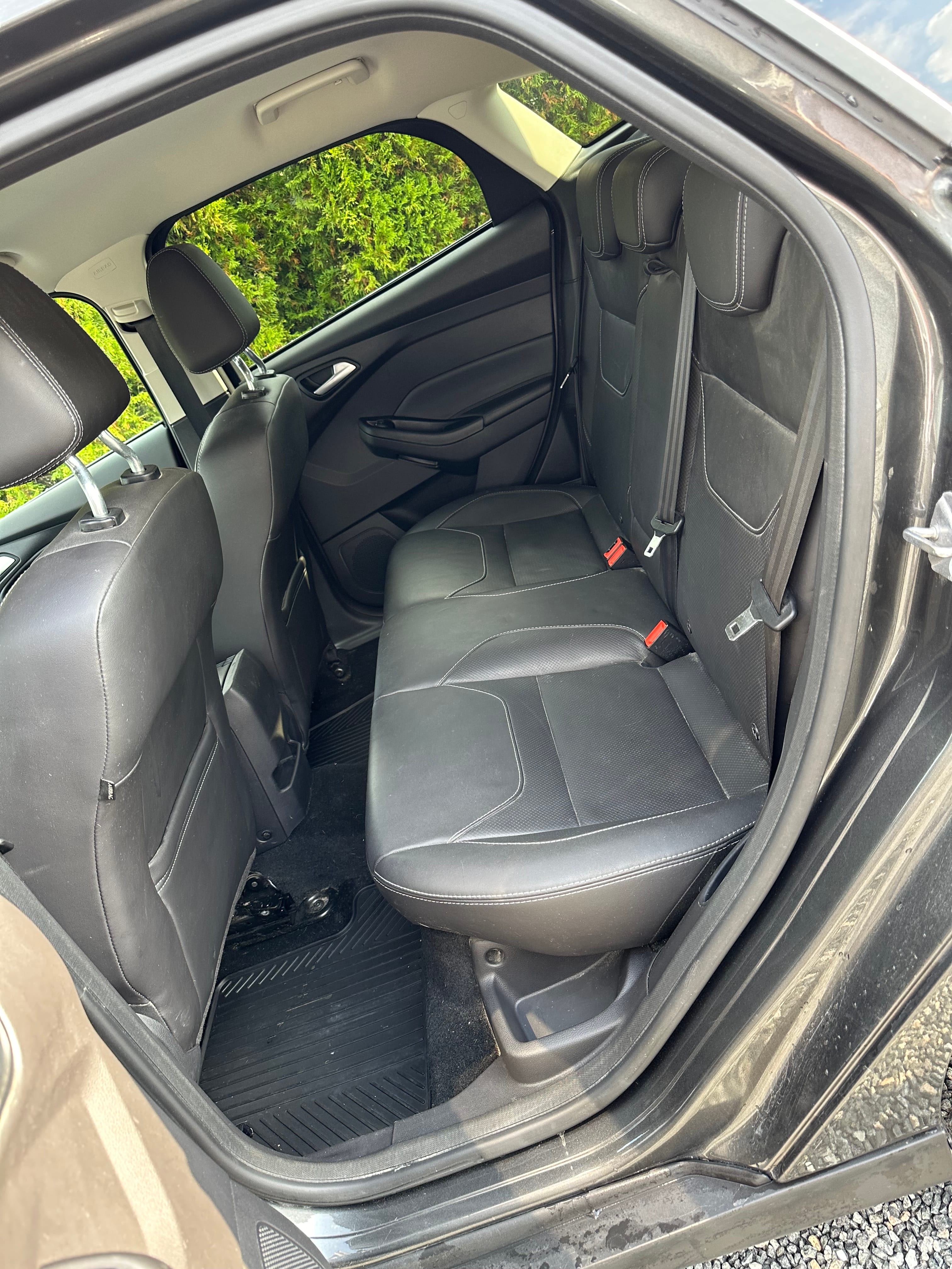 Ford Focus 1,6 TDCI Navi dab+ flott bil med Bluetooth audio