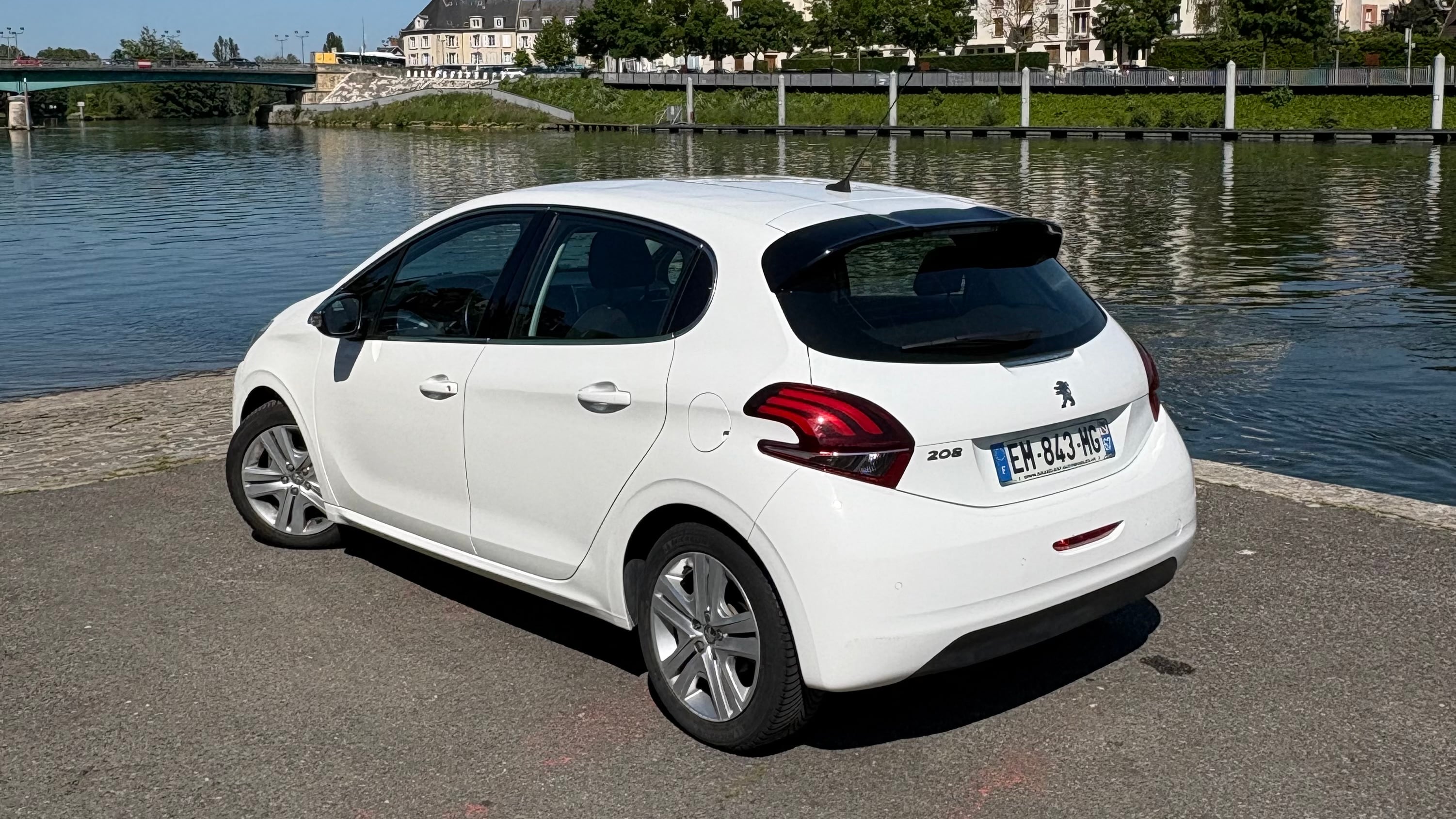 Peugeot 208 avec GPS
