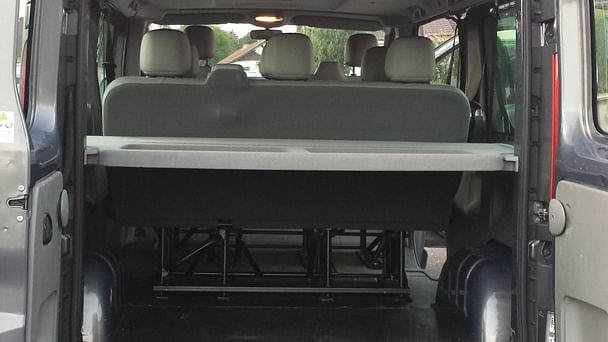 Opel Vivaro Combi avec Chaines