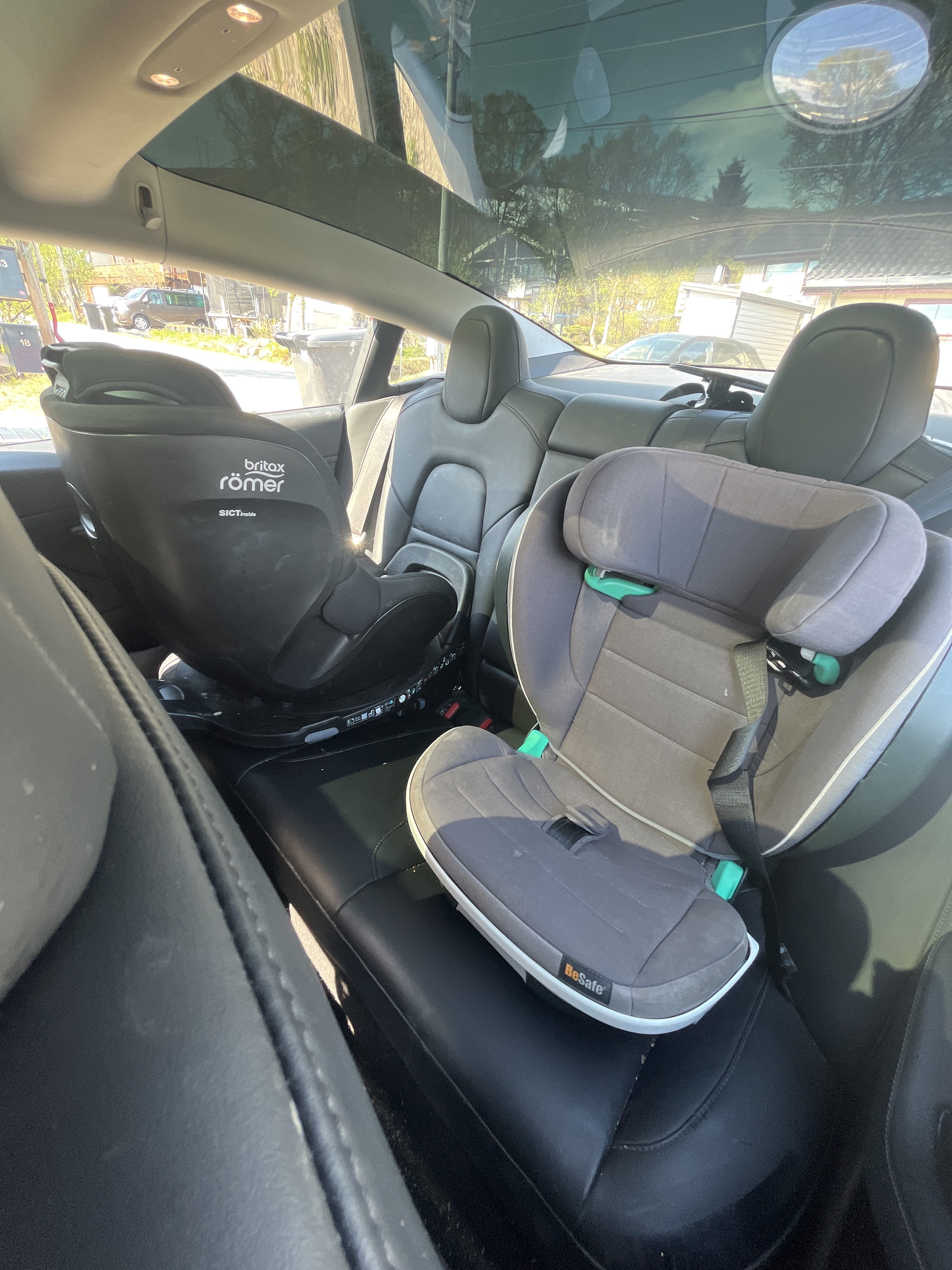Tesla Model 3 Long Range met Autostoel baby