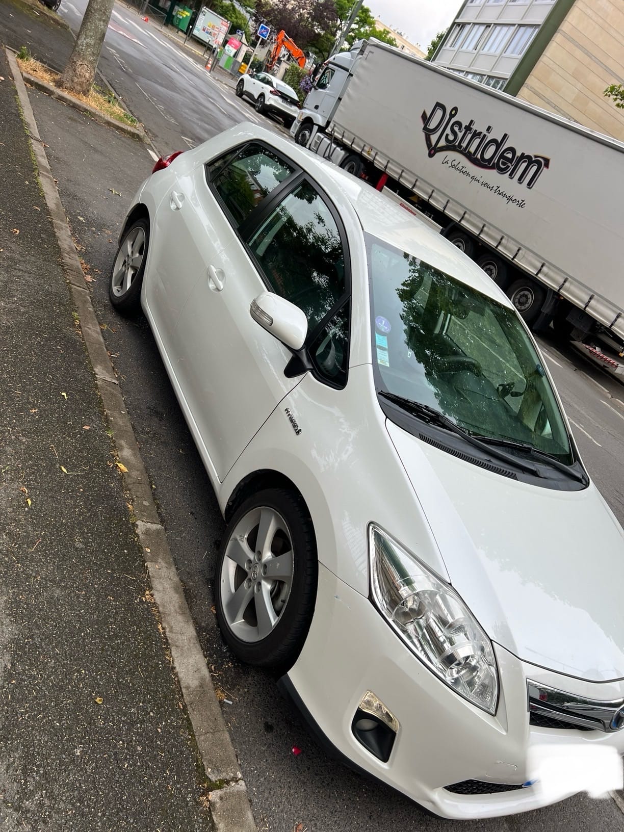Toyota Auris, 2011, Essence 95 / Électrique (hybride), automatique