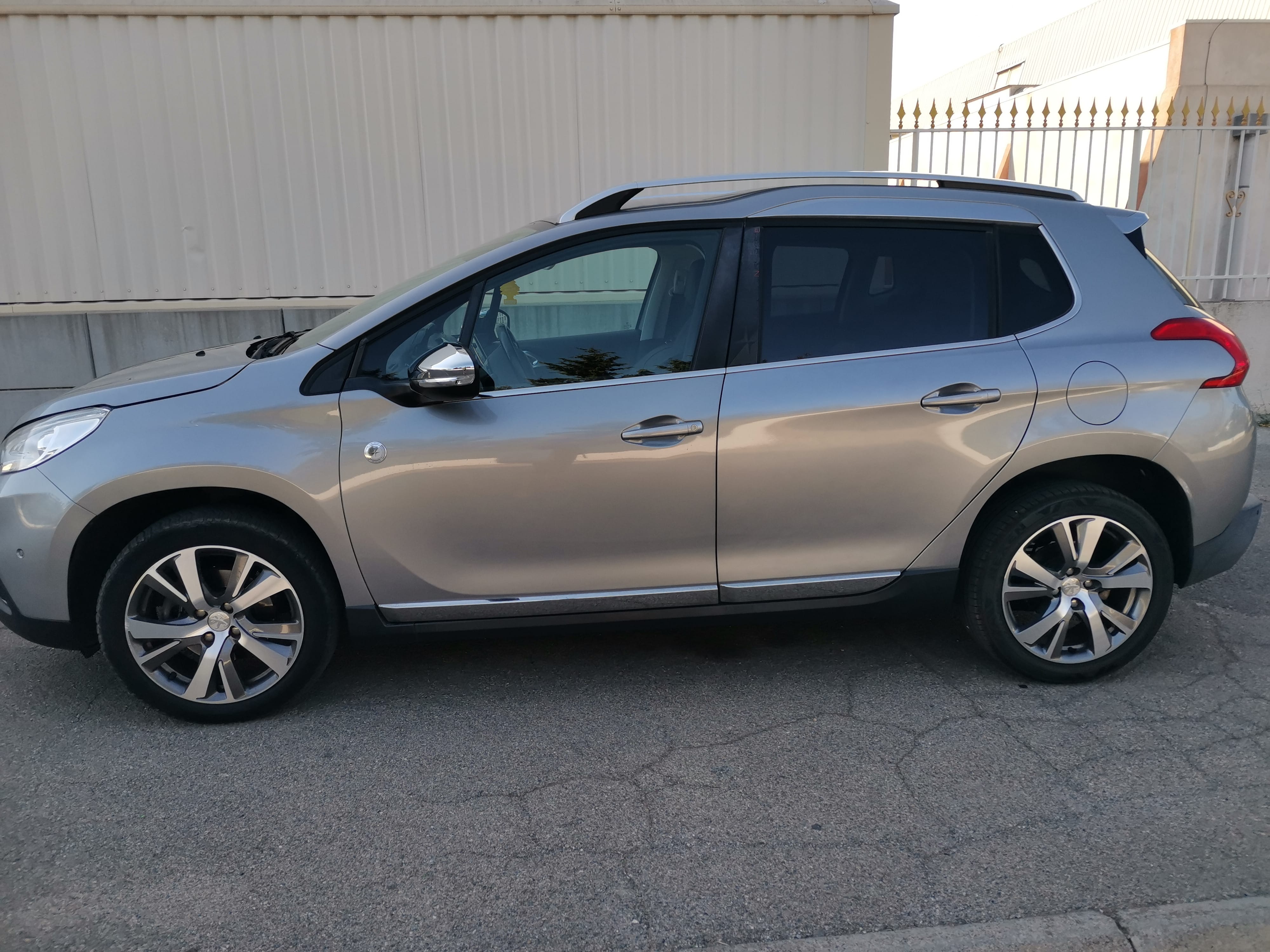 Peugeot 2008 Crossway 1.2L 110cv avec Audio Bluetooth