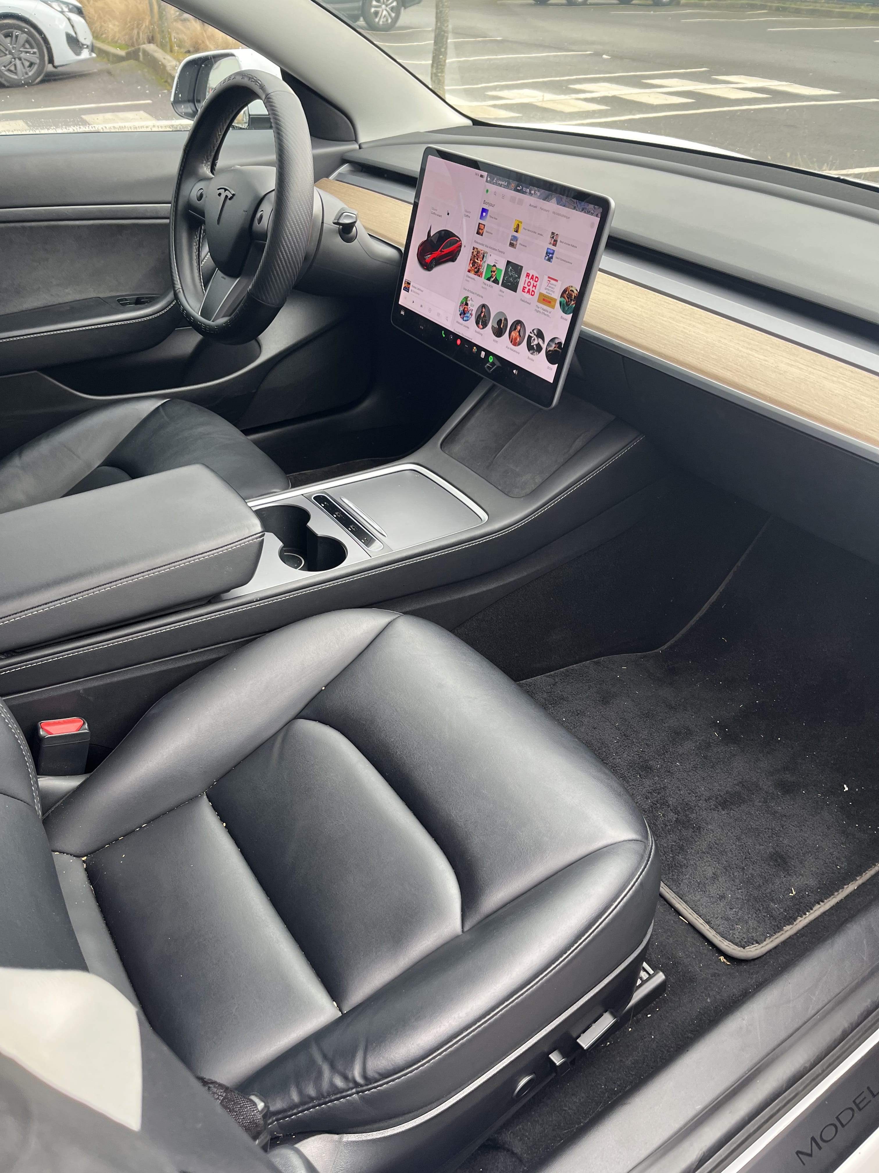 Tesla Model 3 avec GPS