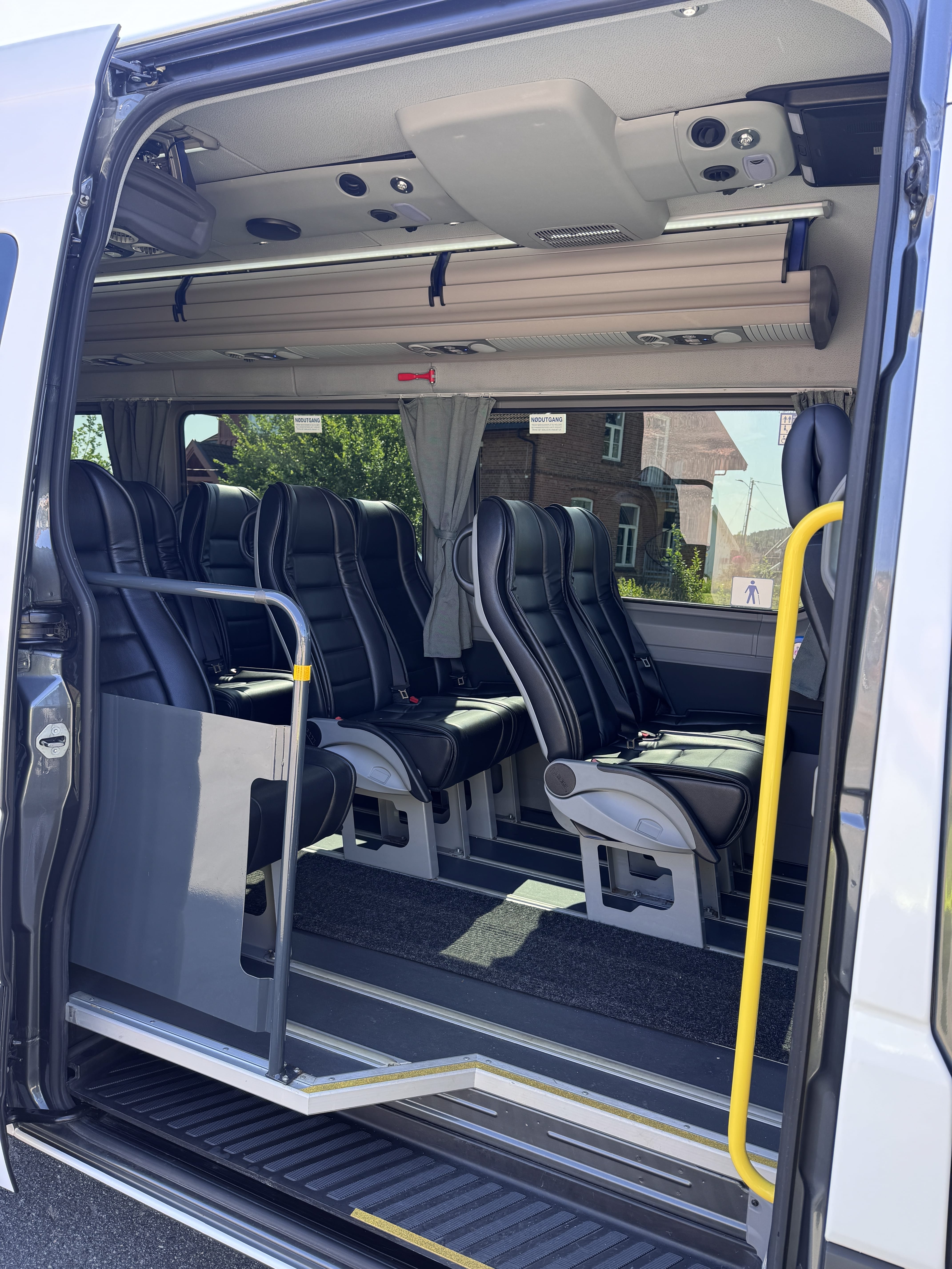 Volkswagen Crafter Combi 17 seter med Vinterdekk