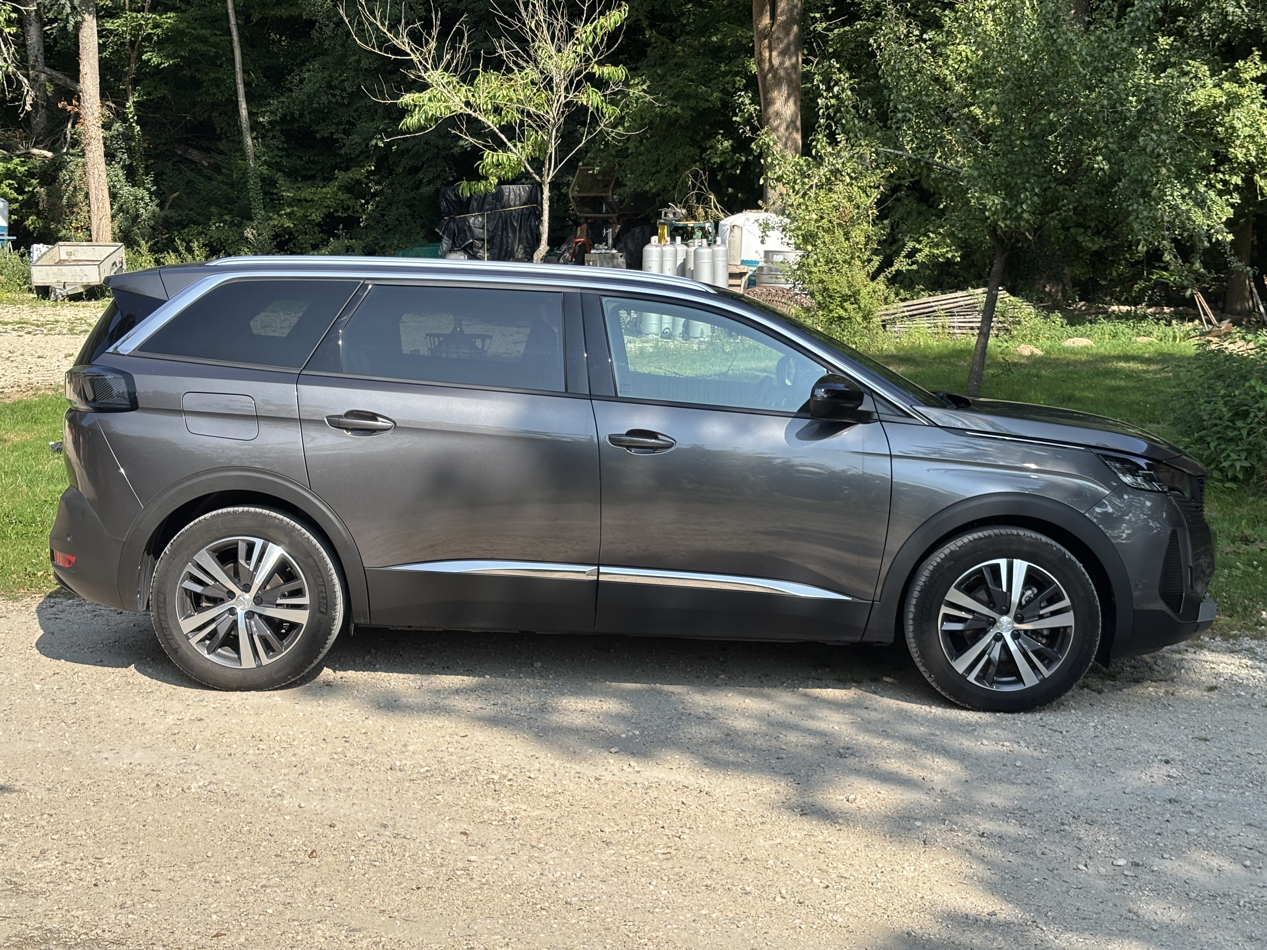 Peugeot 5008 hybride 136 cv 7 places + coffre de toit avec Climatisation