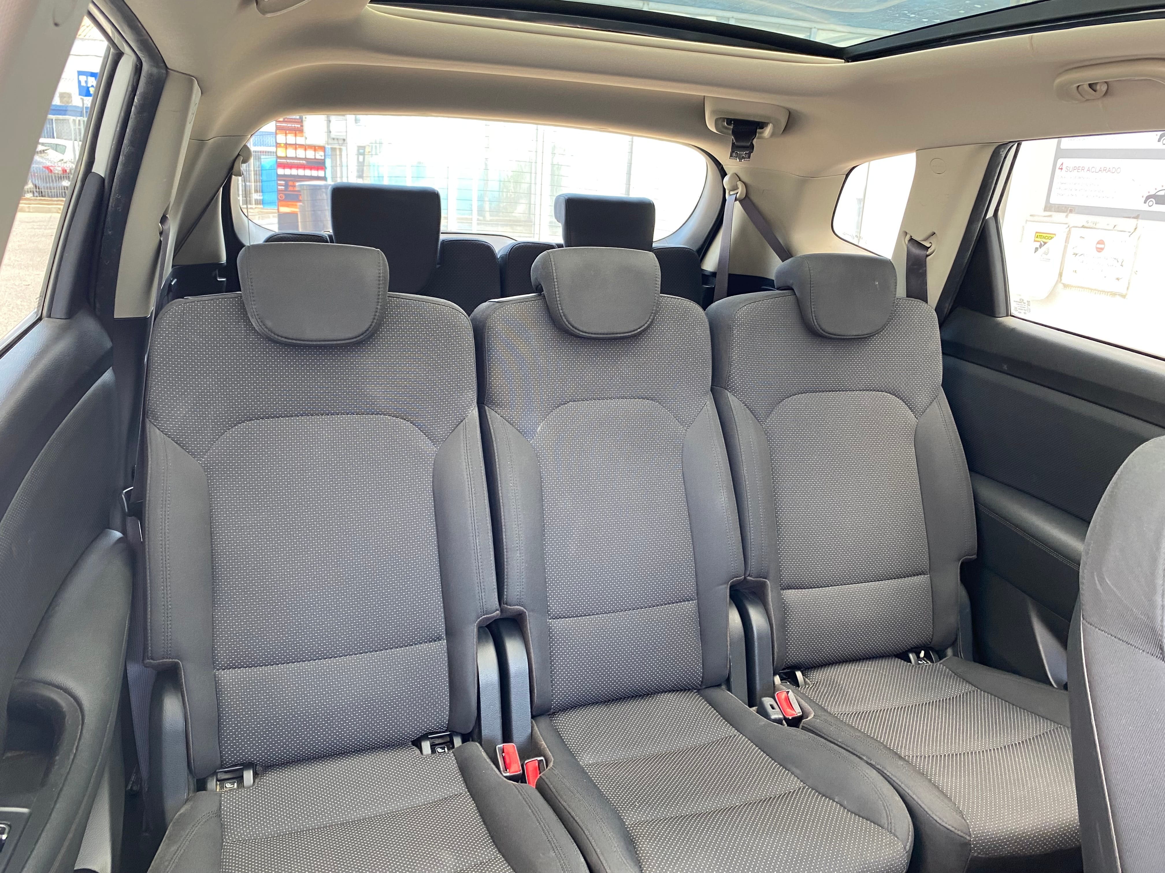 Kia Carens con Entrada de Audio/iPod