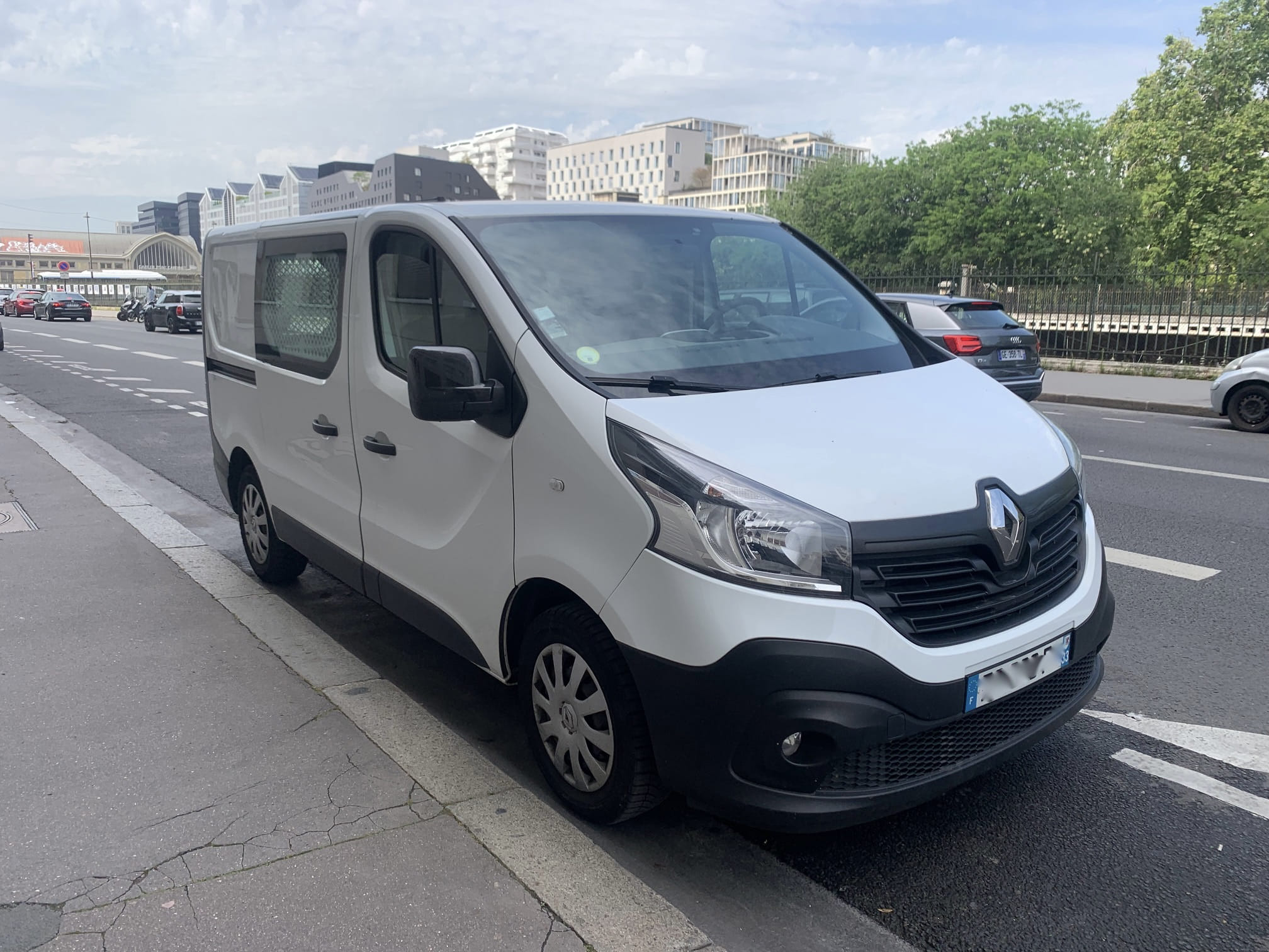Renault Trafic 125cv 6 m3 - Clim - GPS - Bluetooth - Caméra - Radars - Diable avec Climatisation