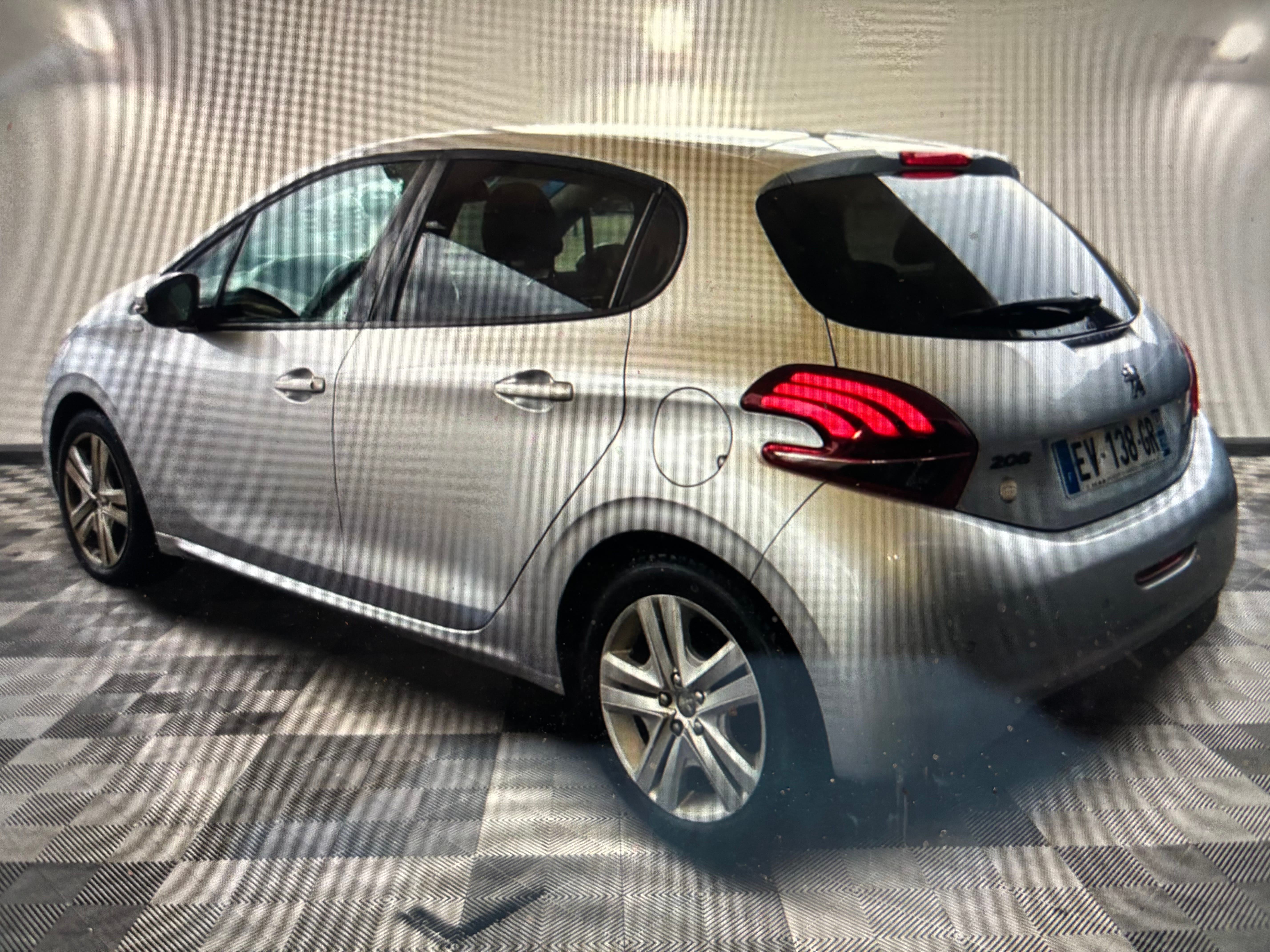 Peugeot 208 1,2 83 cv avec Climatisation