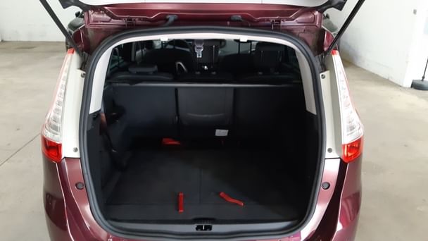 Renault Grand Scenic Exclu Dans la Gare Saint Jean Louez le Renault Grand Scénic 7 Places – Confort et Éco ! avec GPS