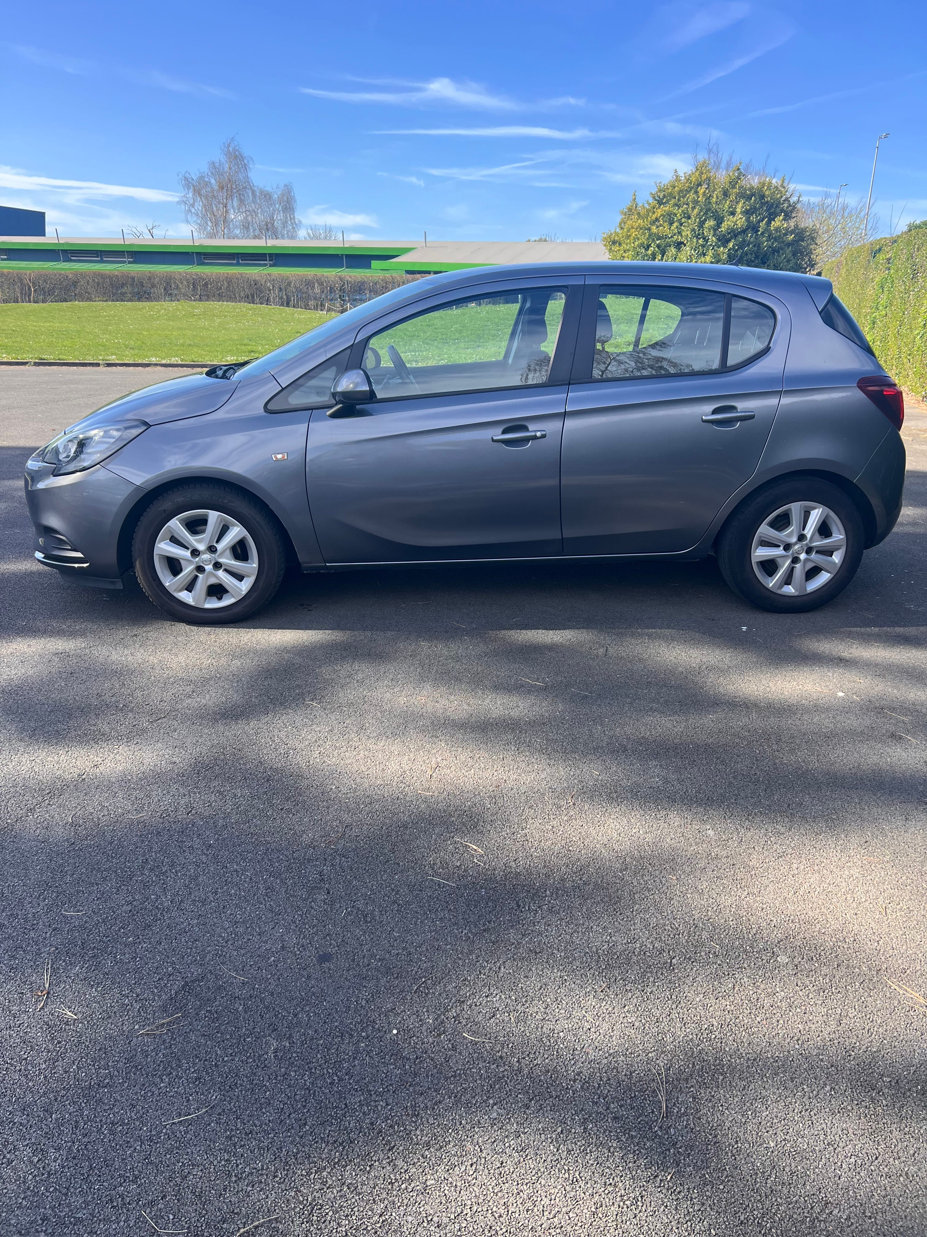 Opel Corsa 1,4 90 ch avec Climatisation