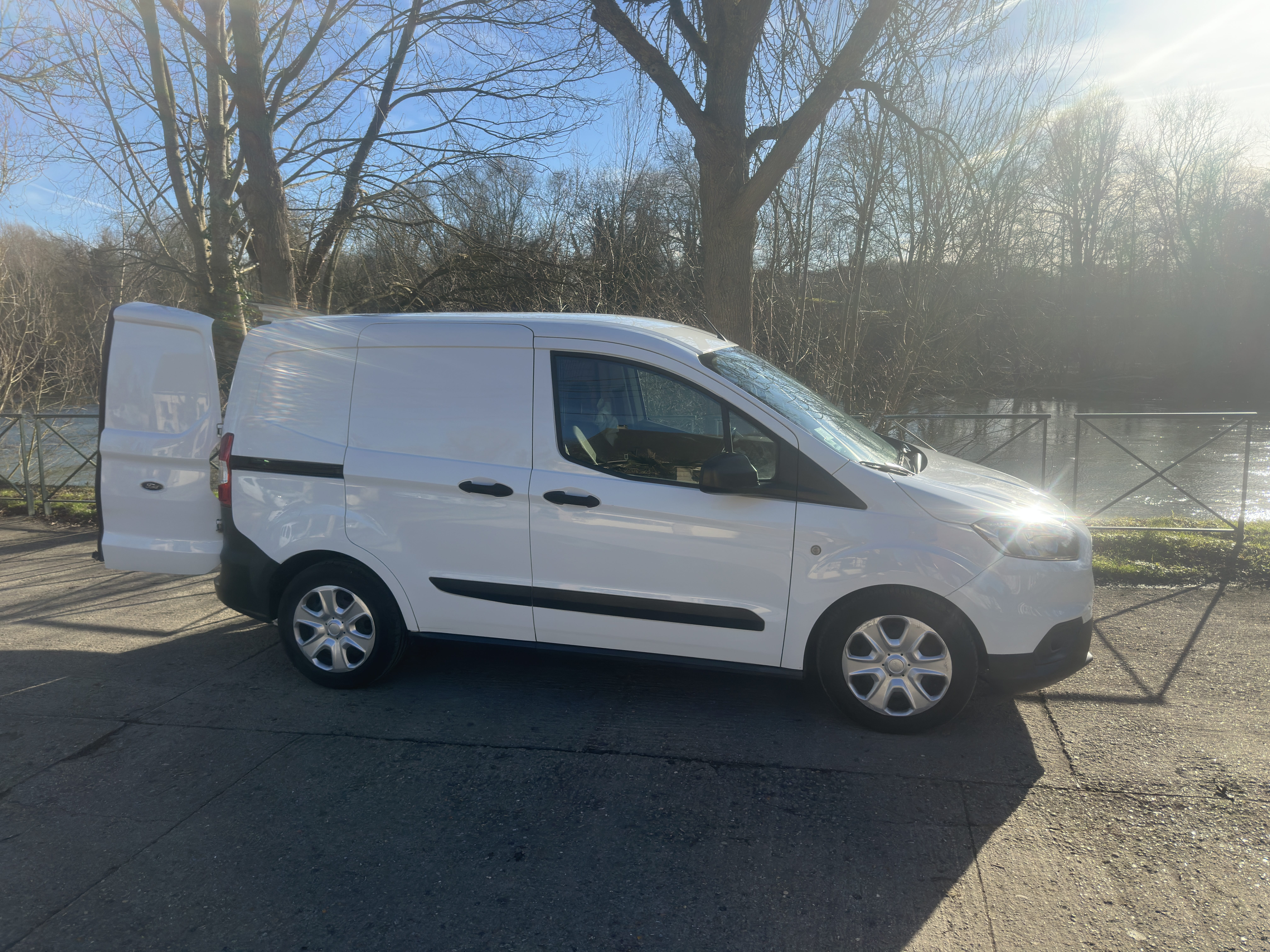 Ford Courier avec Climatisation
