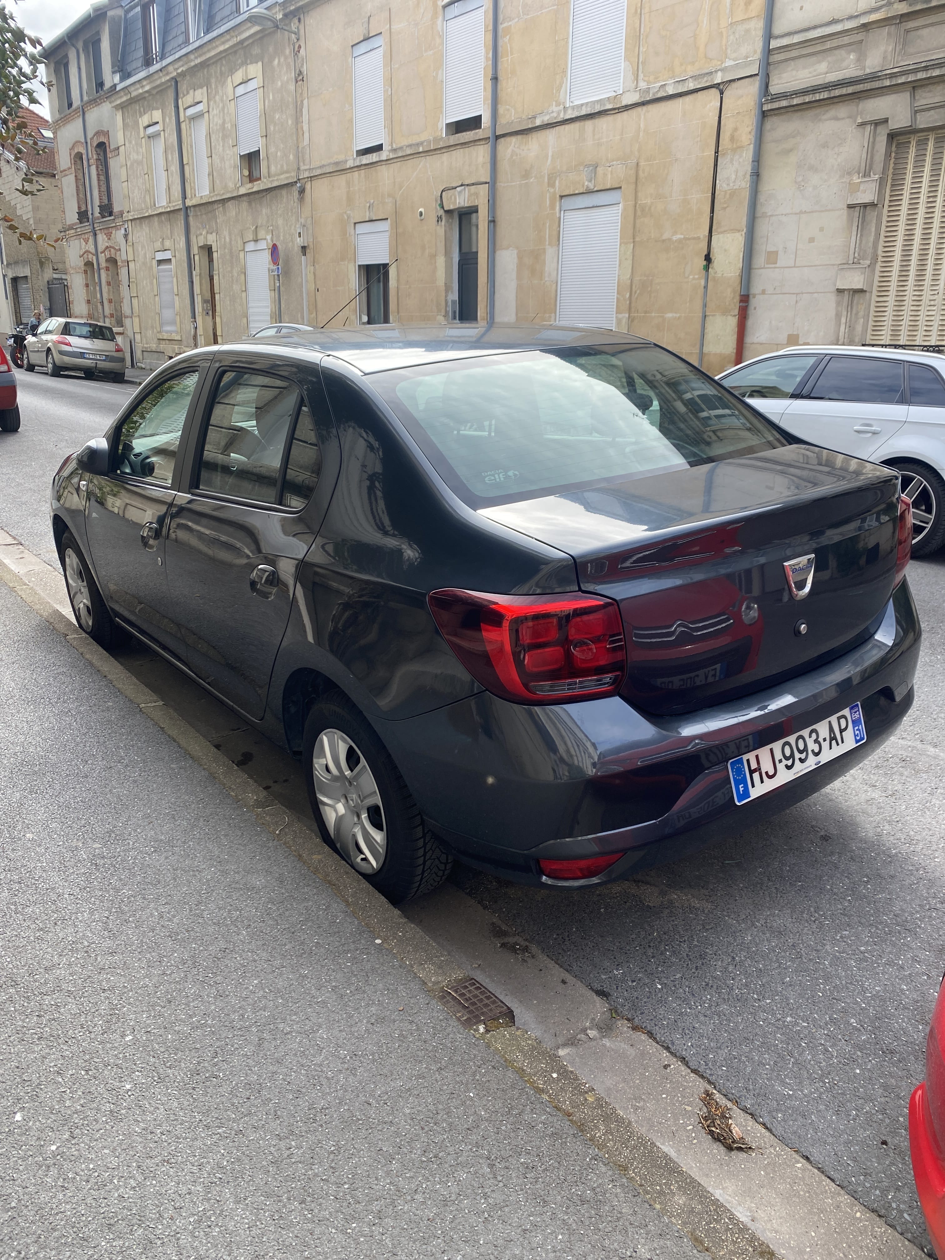 Dacia Logan avec GPS