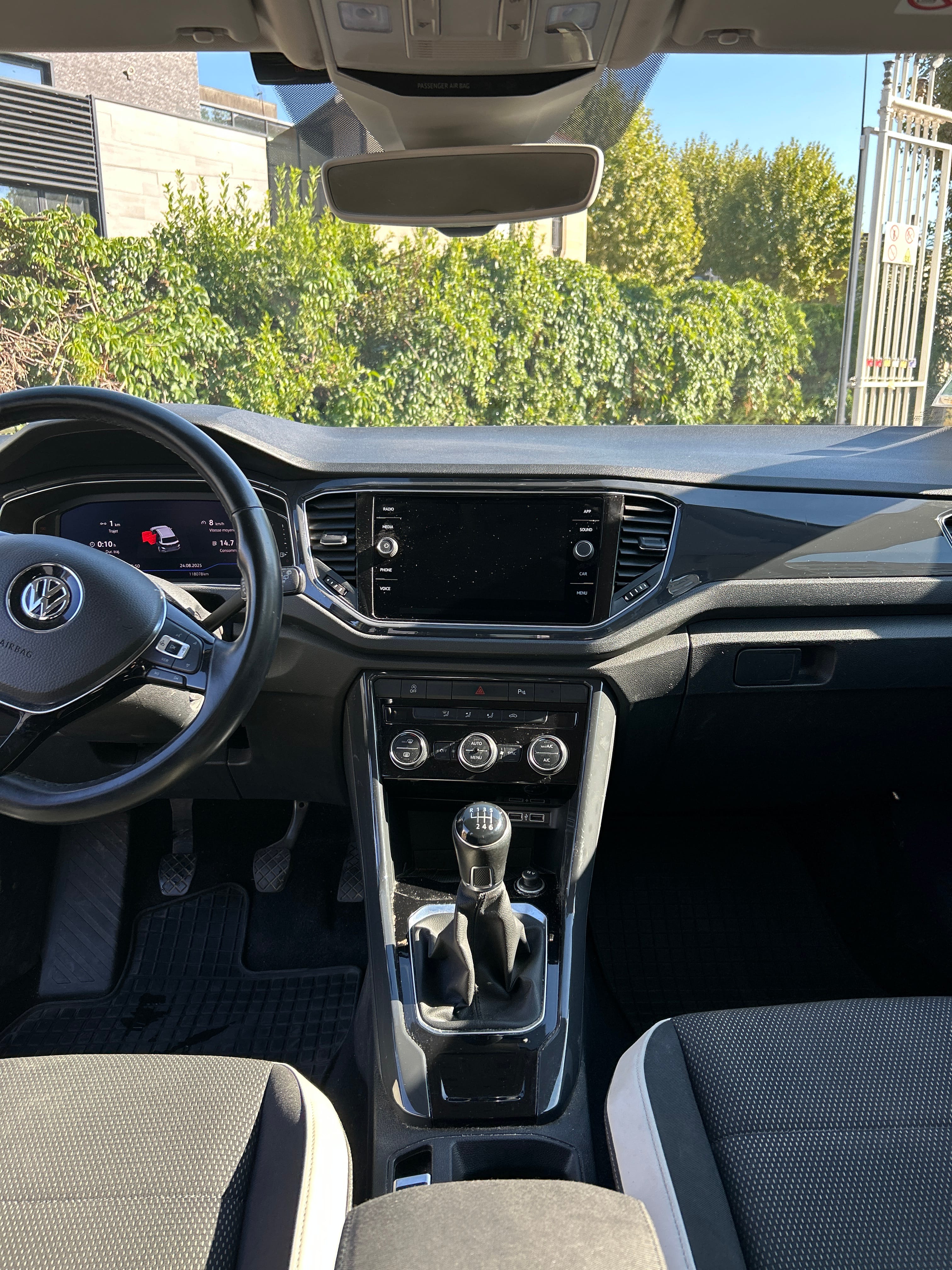 Volkswagen T-Roc with Dashcam