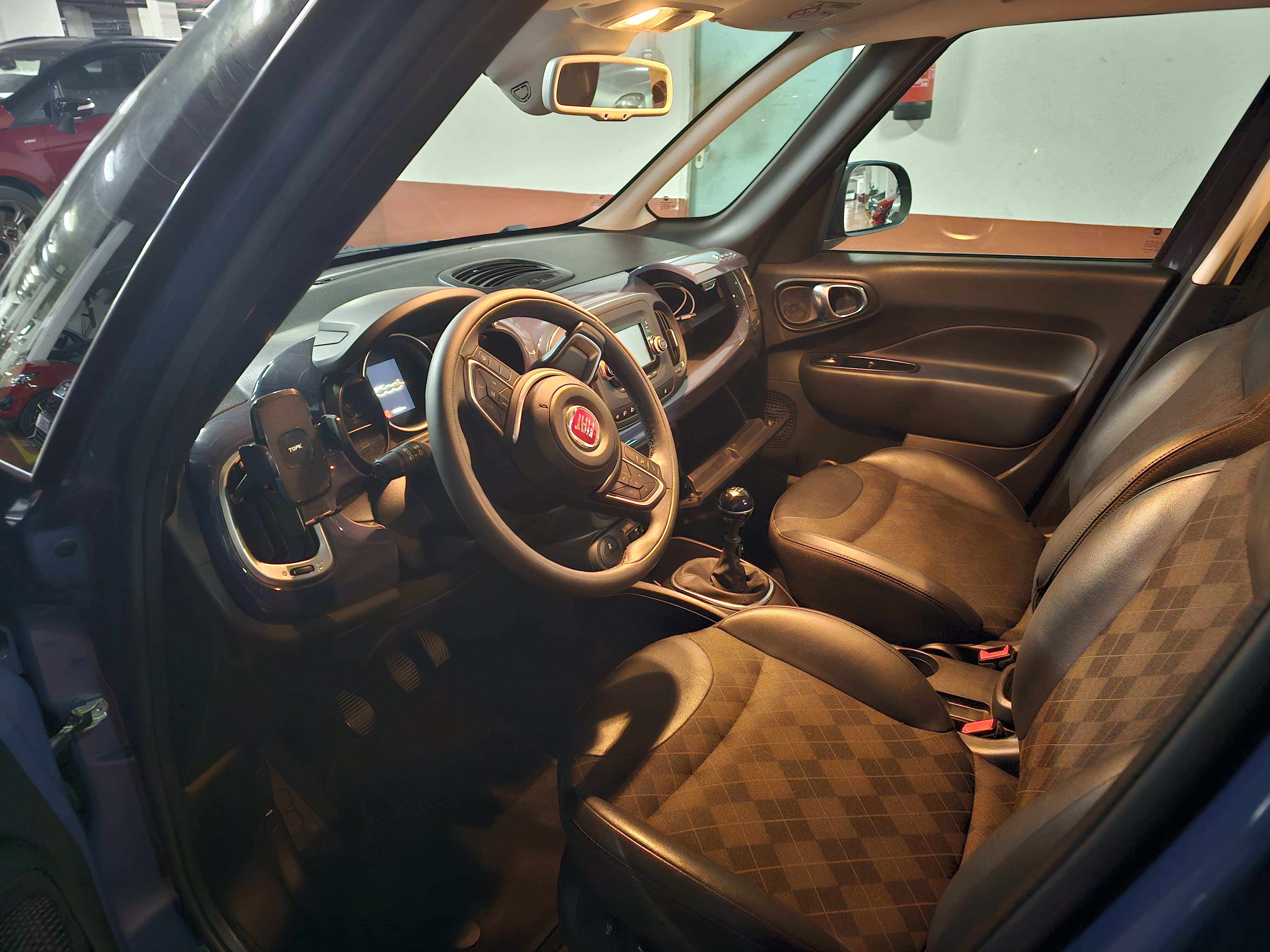 Fiat 500 Lounge with Roof box