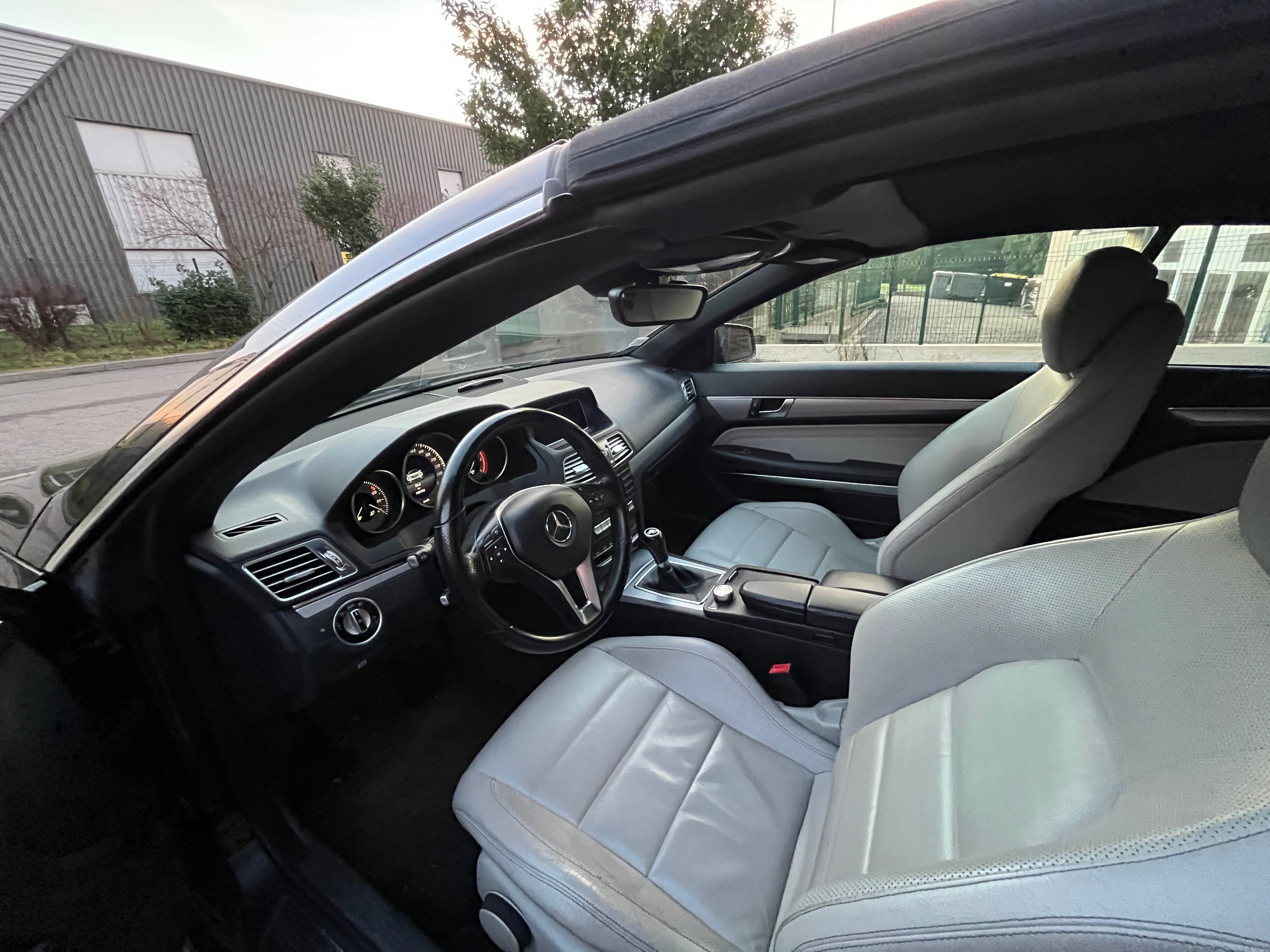 Mercedes-Benz Classe E Cabriolet avec Régulateur de vitesse