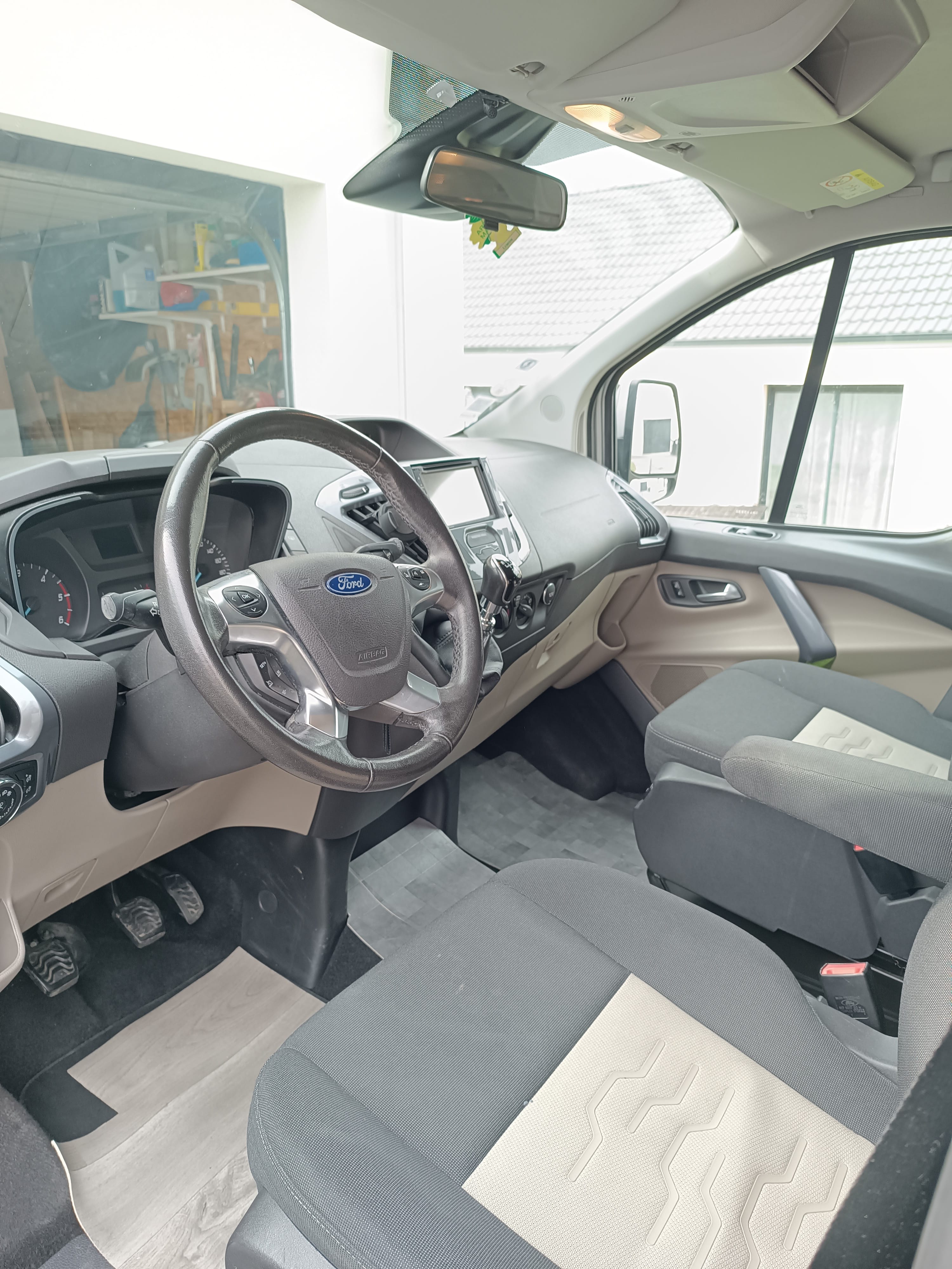 Ford Tourneo Custom 2.0 tdci 130 avec Audio Bluetooth