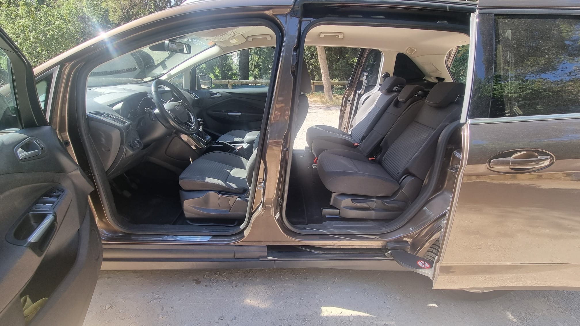 Ford C-Max avec Port USB