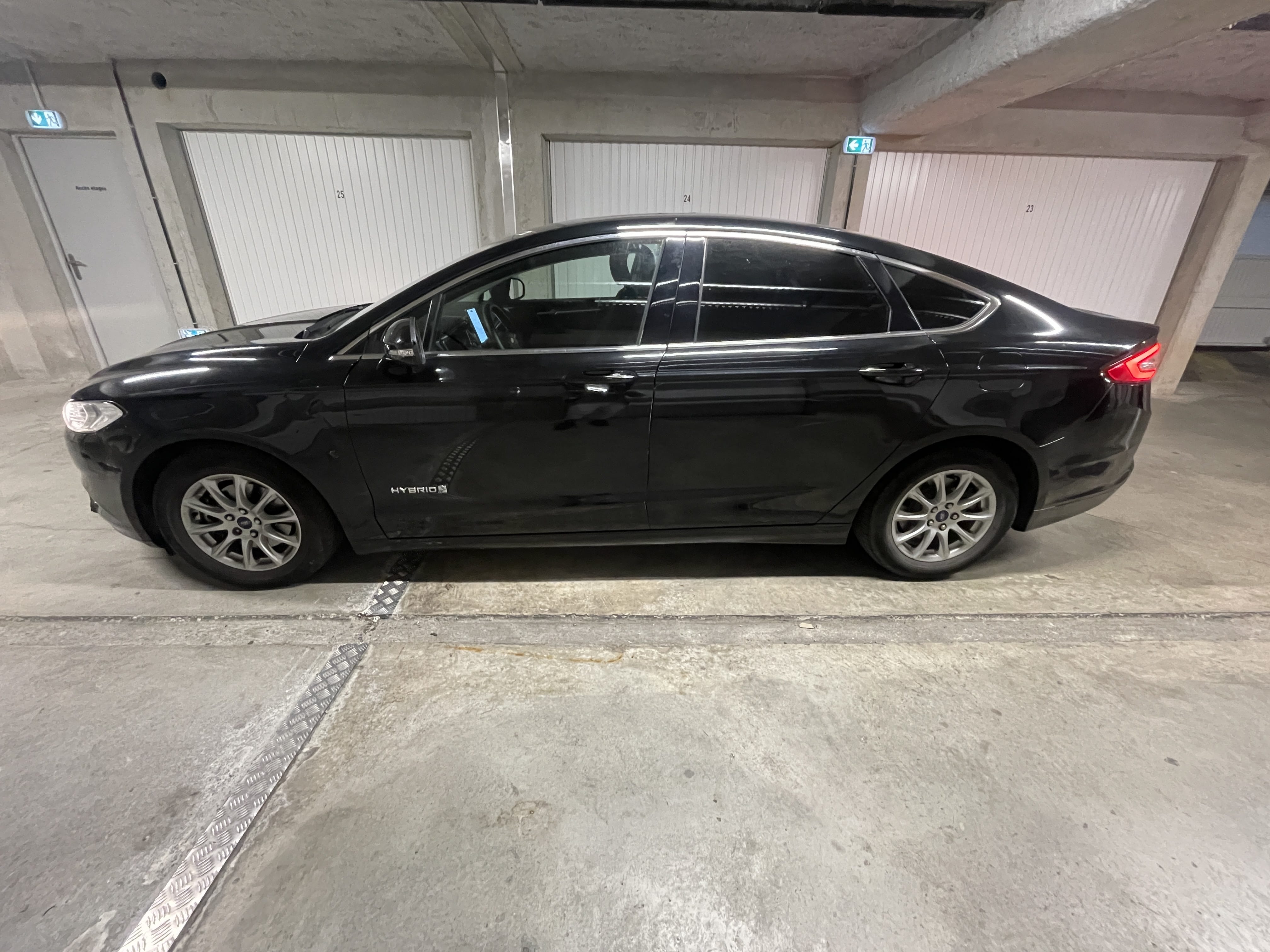 Ford Mondeo Hybride avec Climatisation