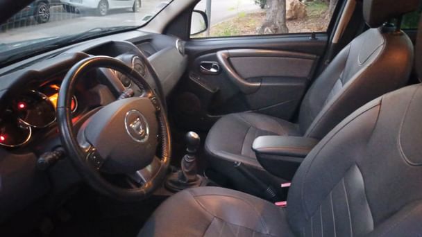 Dacia Duster avec Entrée audio / iPod