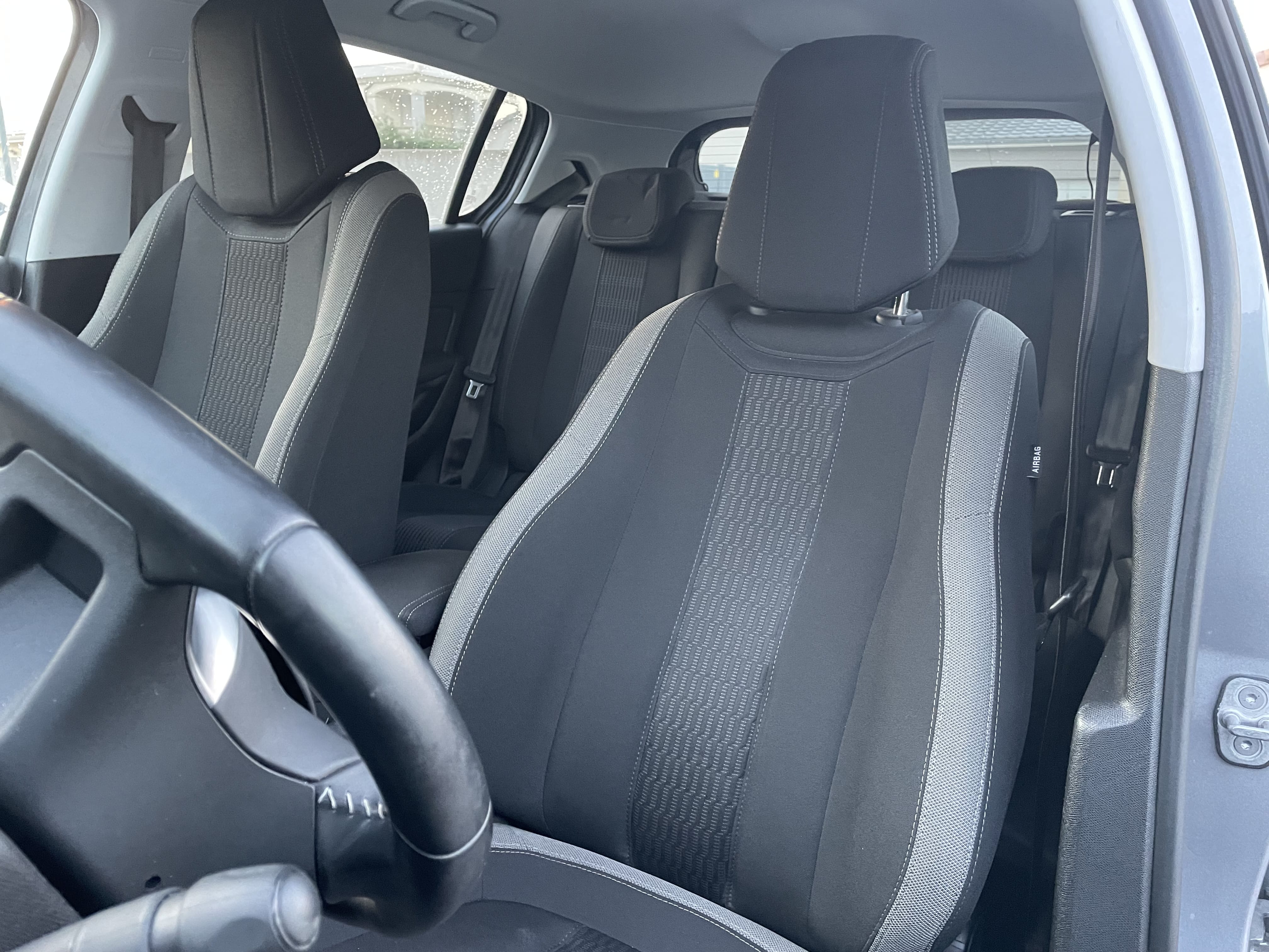 Peugeot 308 avec Siège bébé