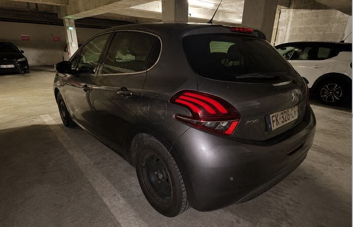 Peugeot 208 avec GPS