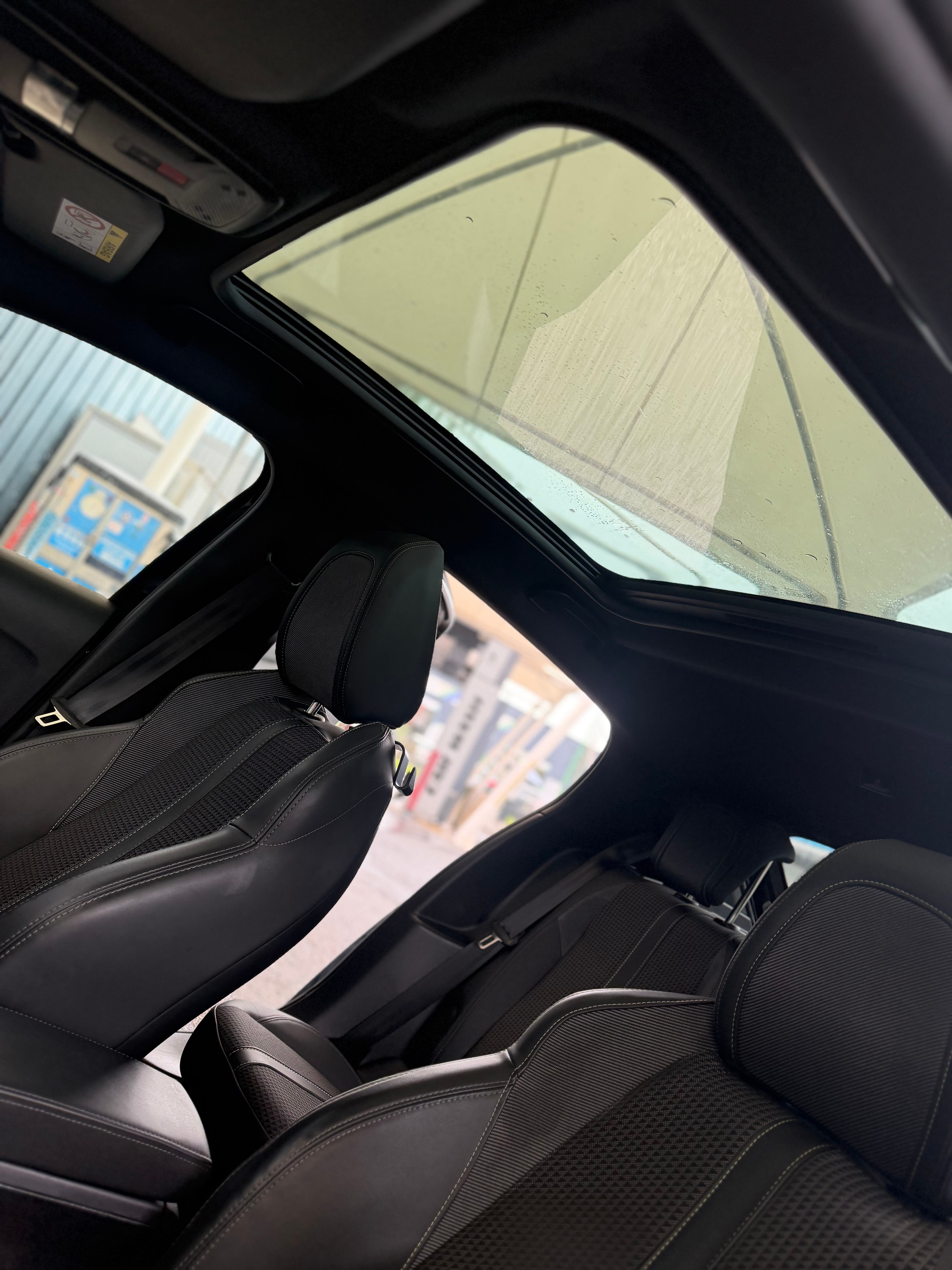 Peugeot 208 avec Apple CarPlay