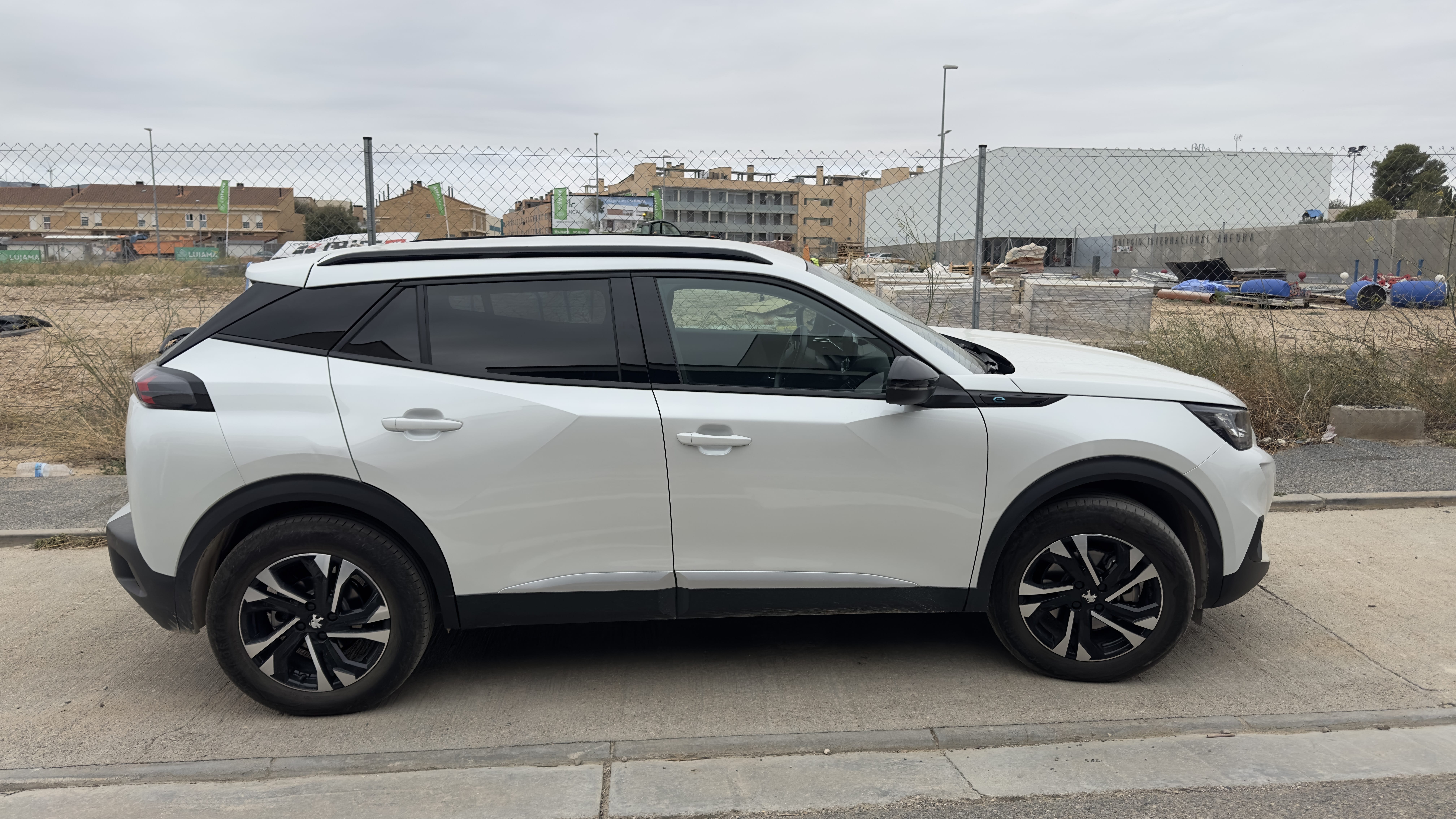 Peugeot e-2008 con Aire acondicionado