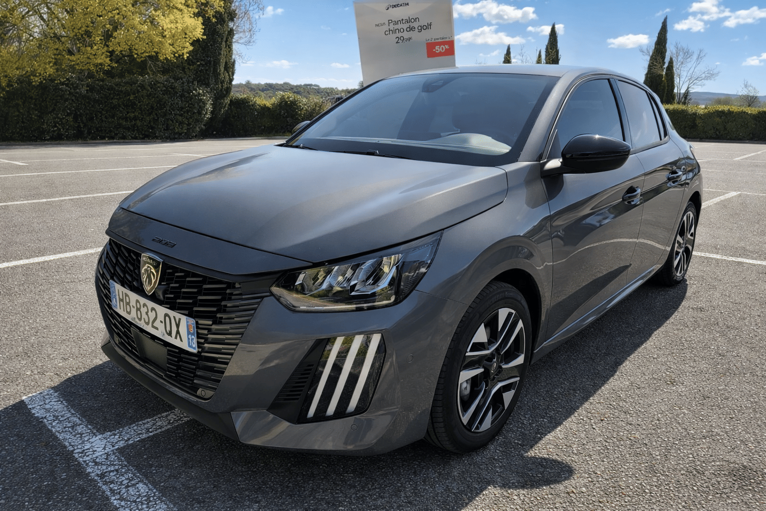 Peugeot 208, 2025, Essence 95 / Électrique (hybride), automatique