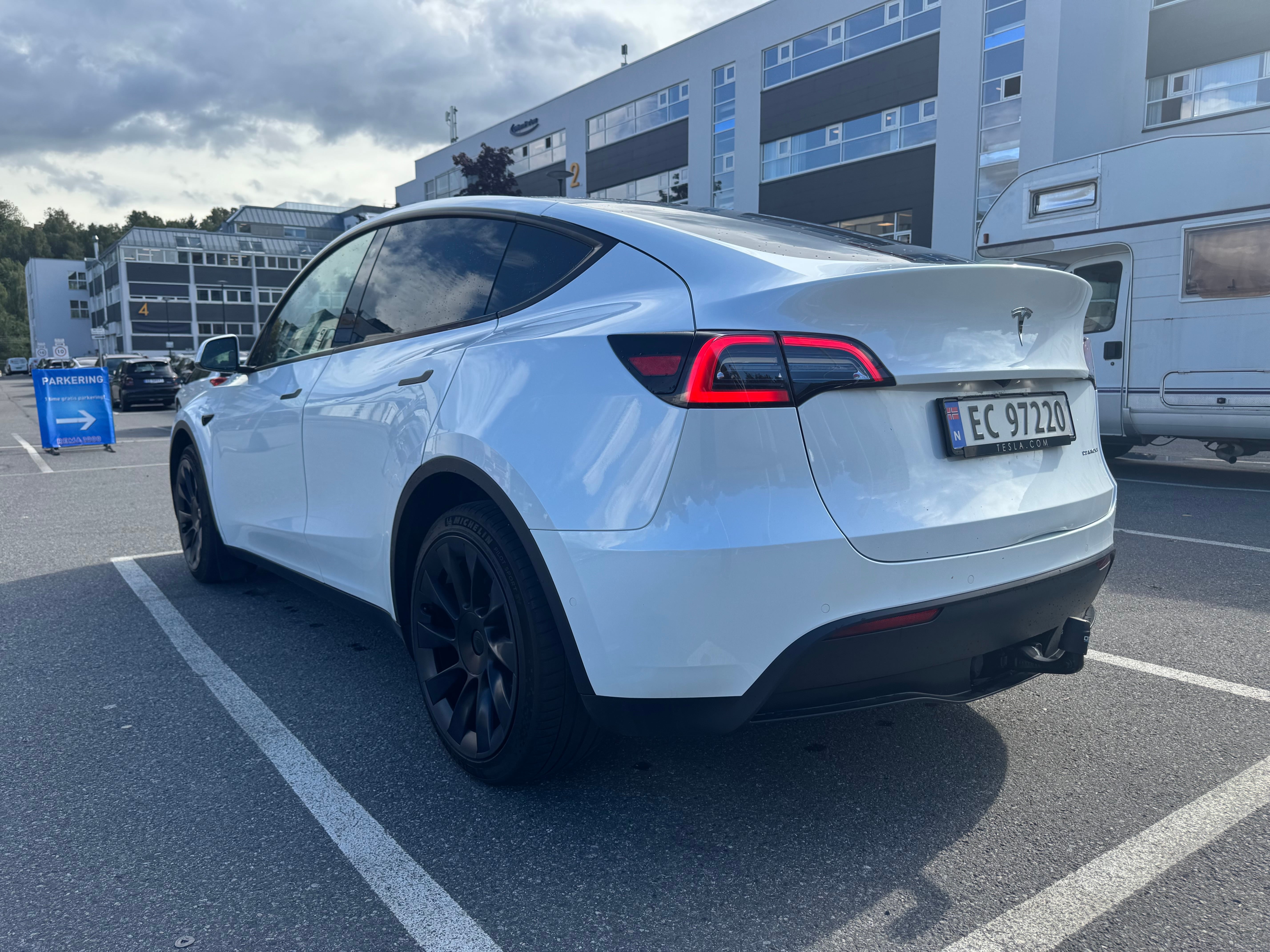 Tesla Model Y Long Range med Ryggekamera