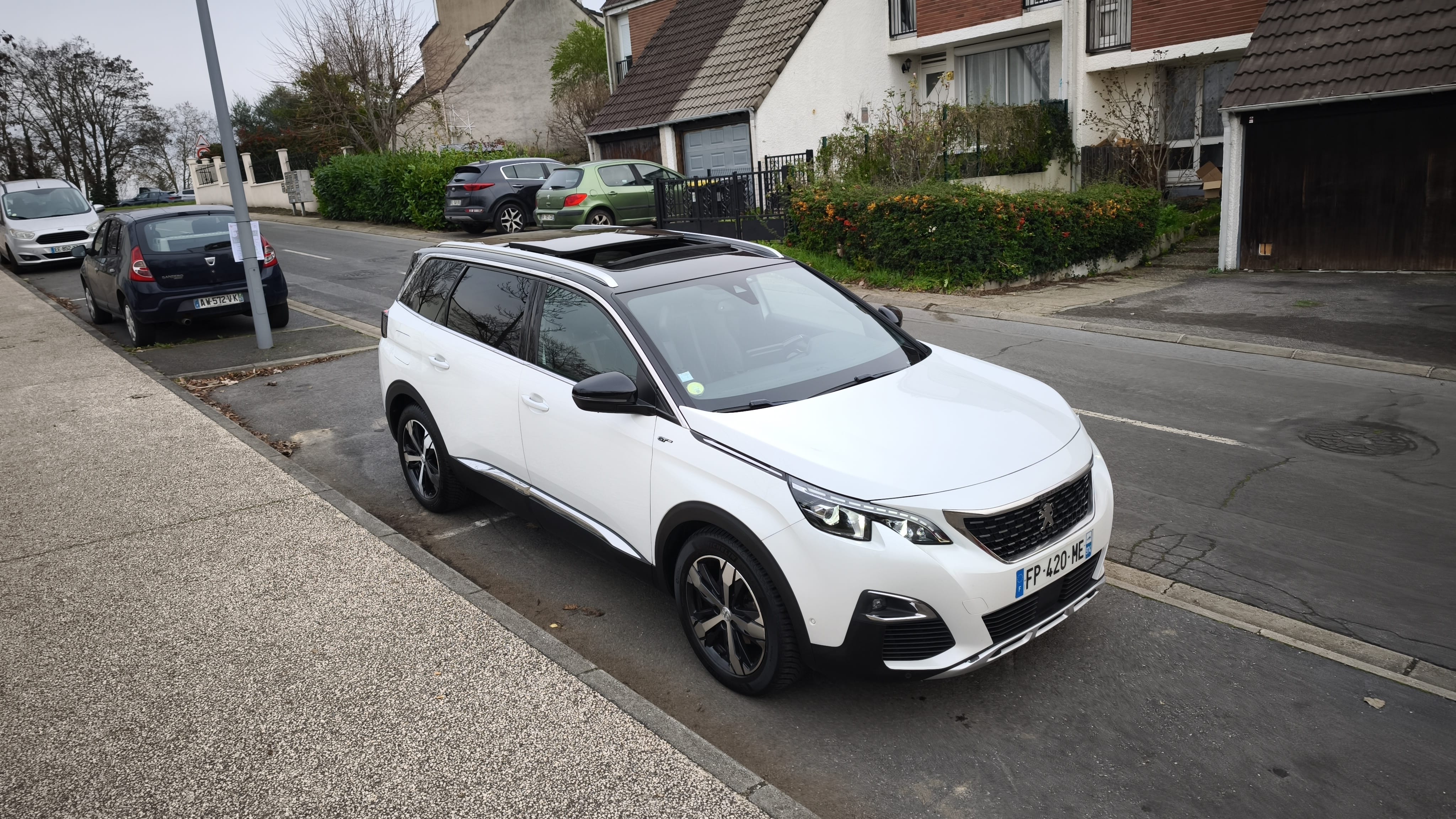 Peugeot 5008  GT 7 places 180ch avec Audio Bluetooth