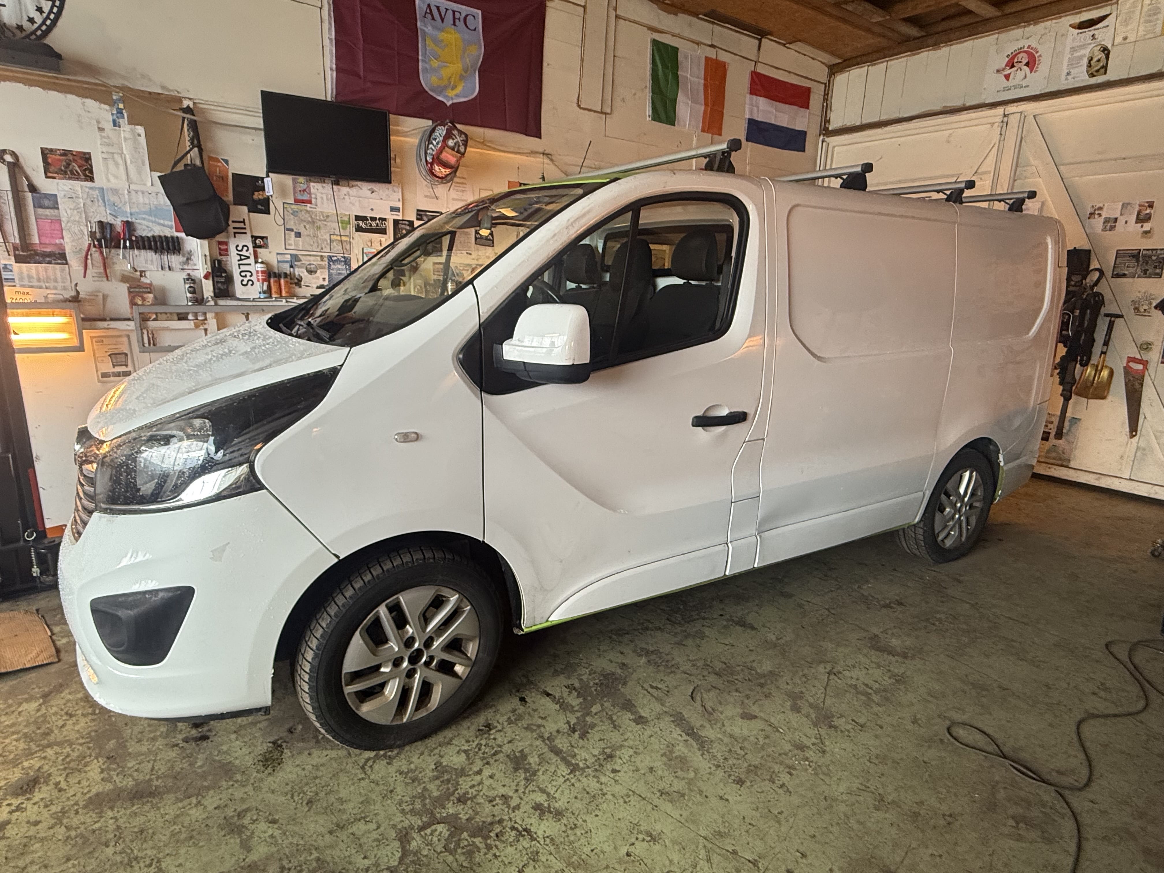Opel Vivaro med Aircondition
