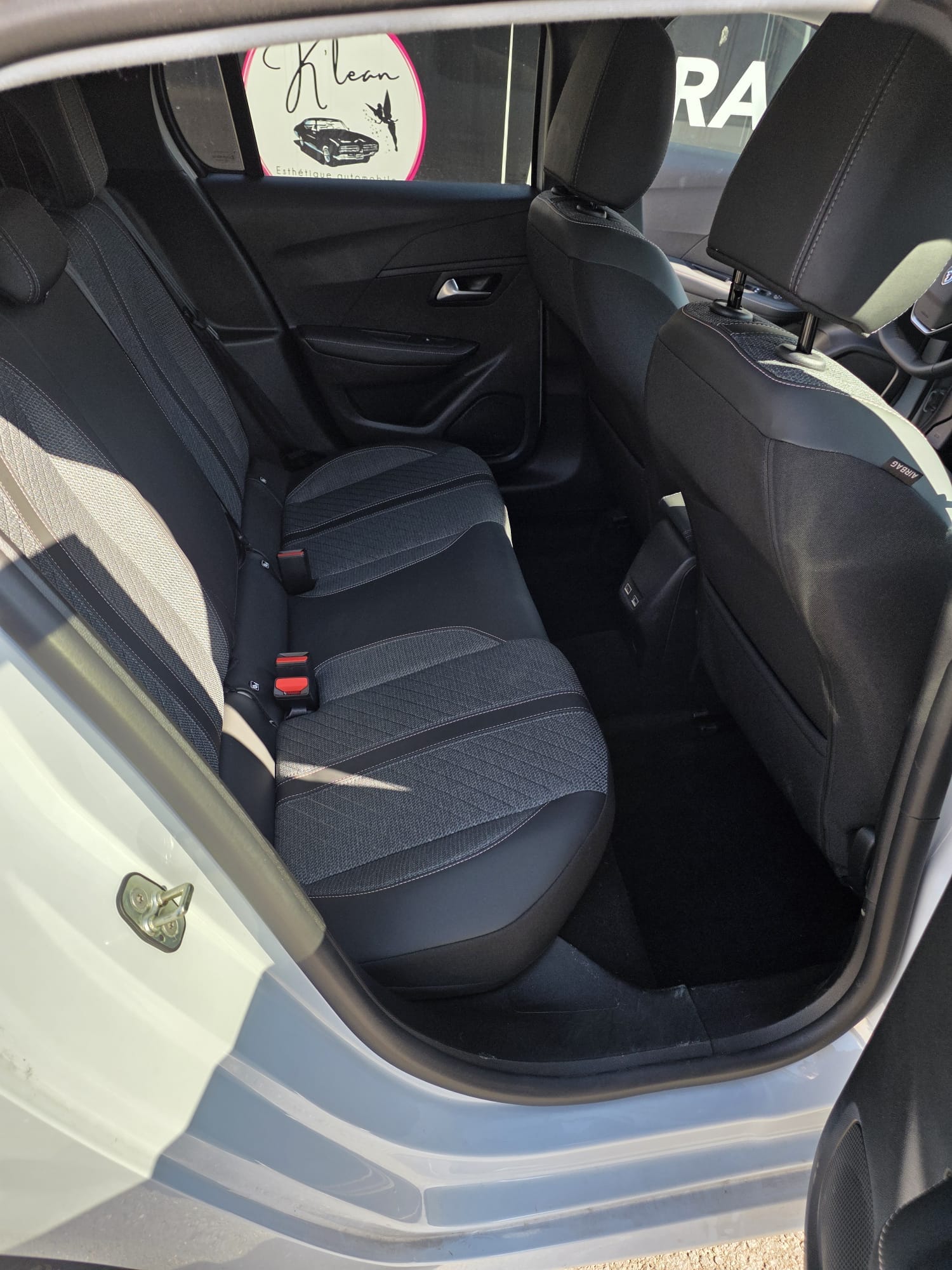 Peugeot 208, 2025, Essence 95, automatique