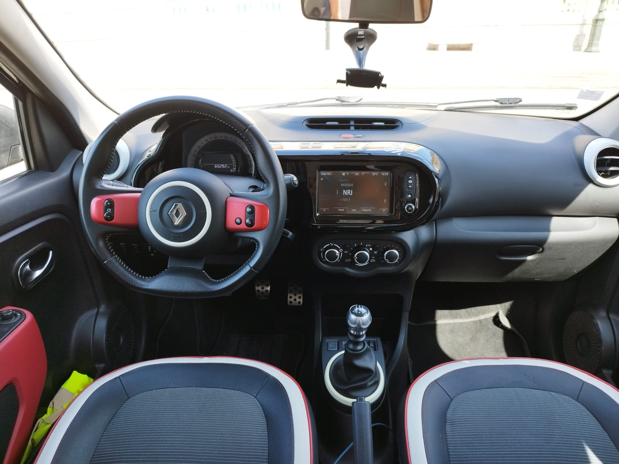 Renault Twingo III avec Entrée audio / iPod