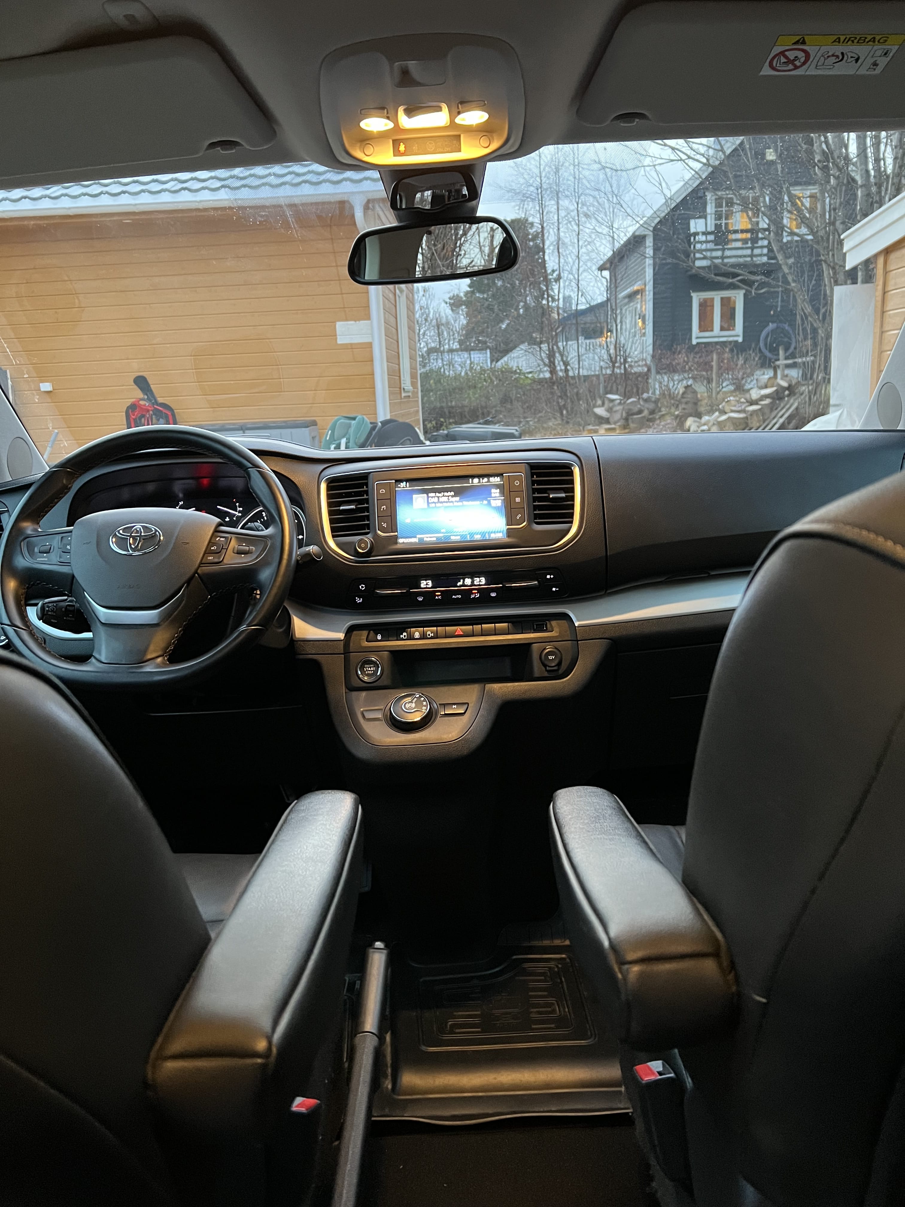 Toyota Proace Verso LANG 2,0D 177 EXECUTIVE SHUTTLE med Android Auto