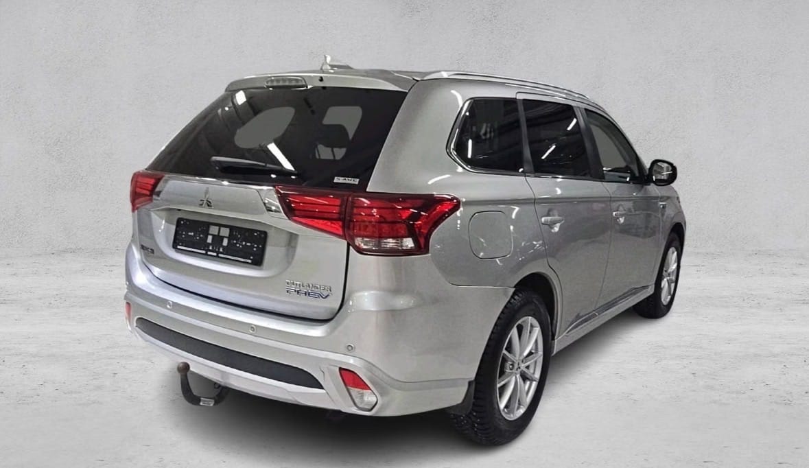 Mitsubishi Outlander Hybrid med Ryggekamera