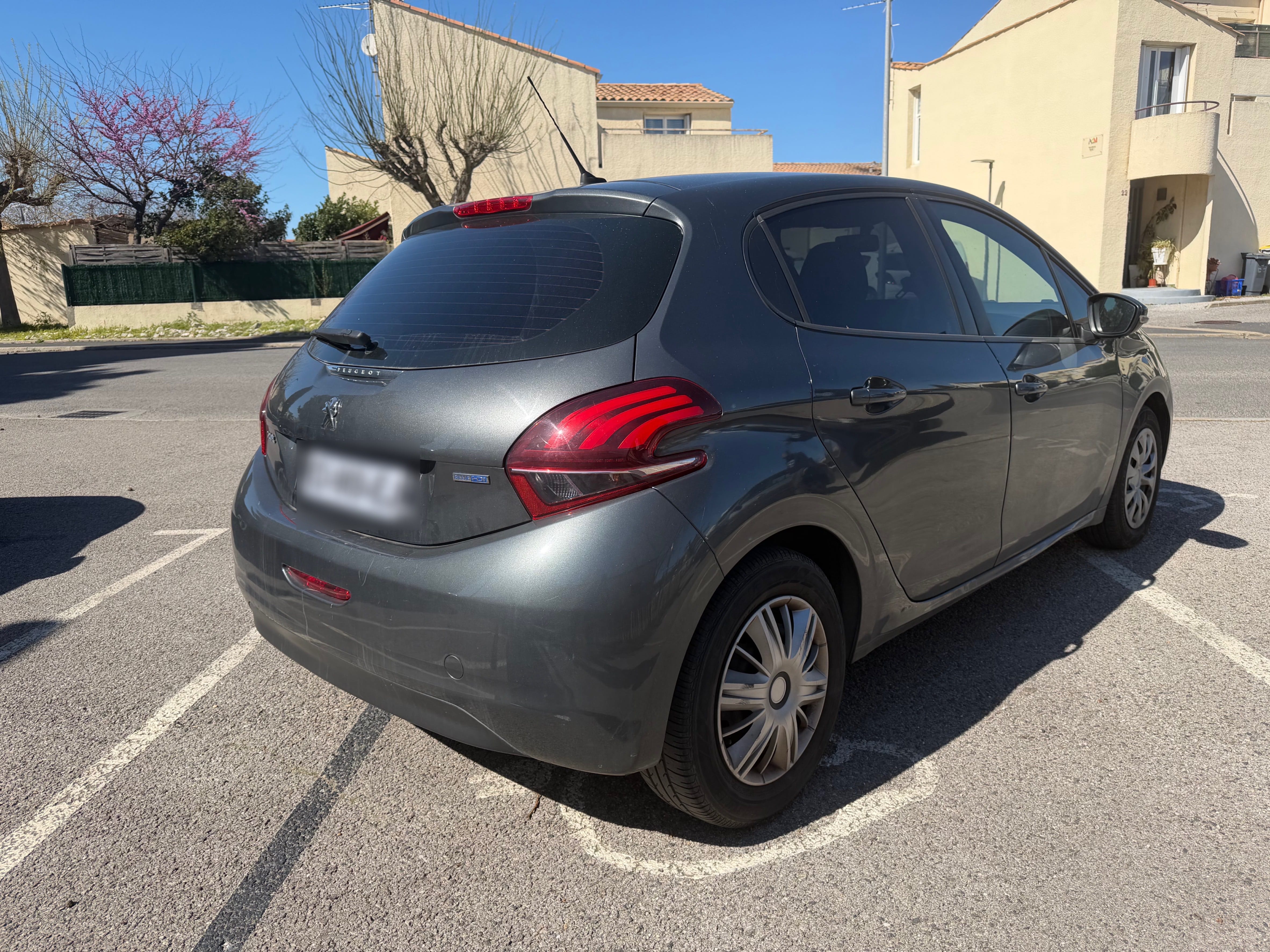 Peugeot 208 avec GPS