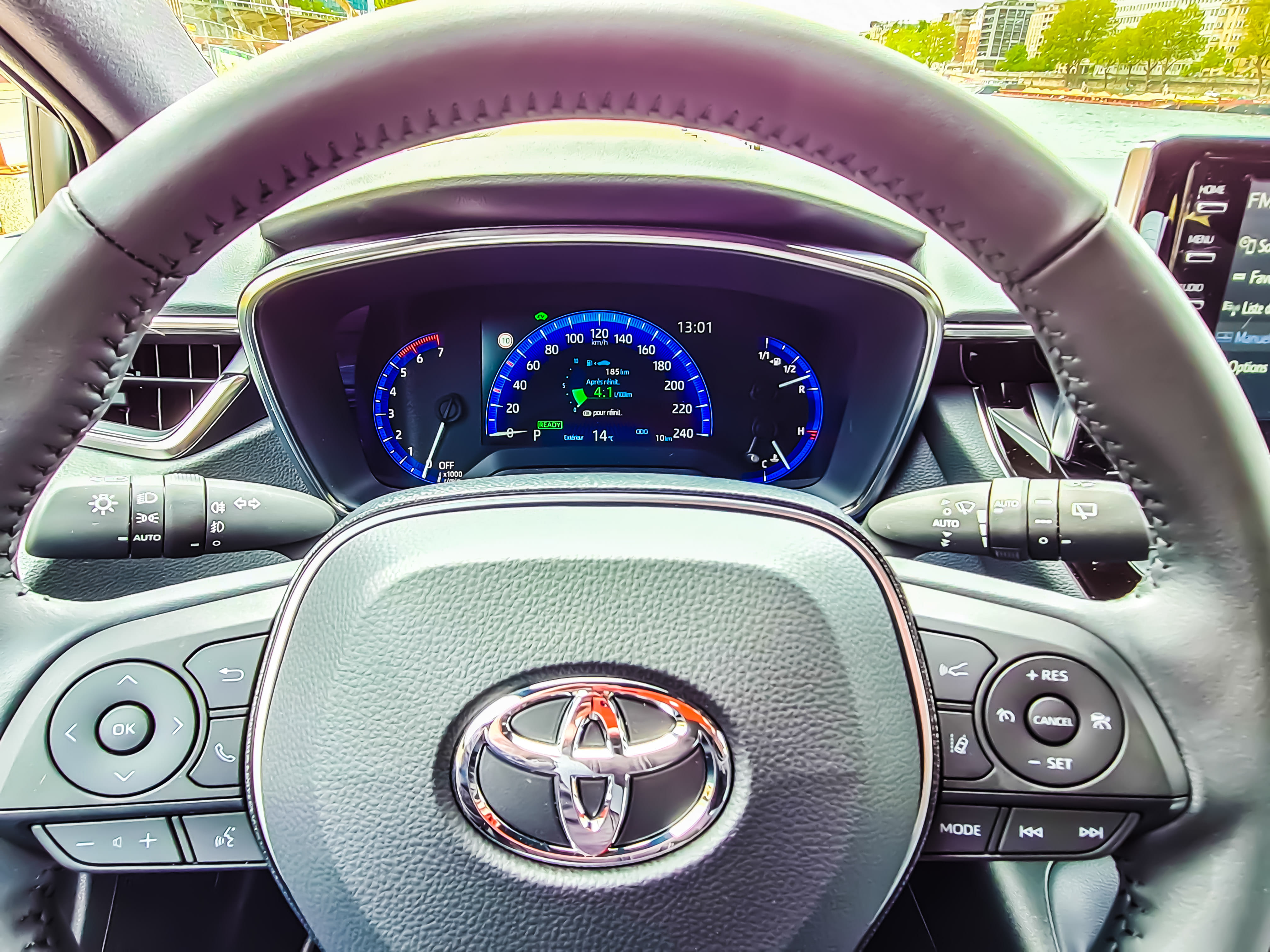 Toyota Corolla HYBRIDE Boîte Auto (FY917)(Clim, Connectivité Smartphone, Camera de recul, ...) # avec Audio Bluetooth