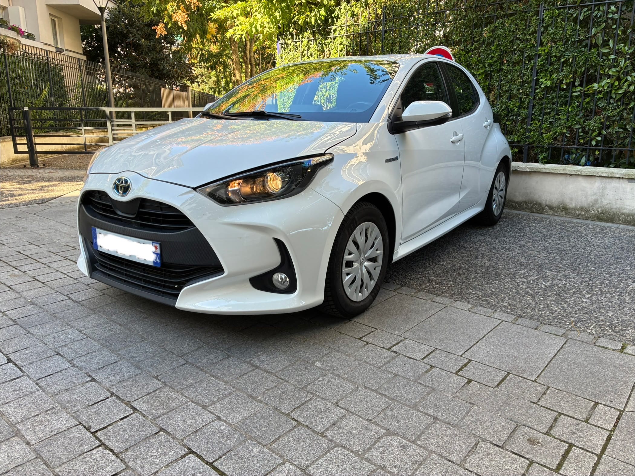 Toyota Yaris Hybride  4 Boîte auto pneus 4 saisons hiver, 2022, Essence 95, automatique
